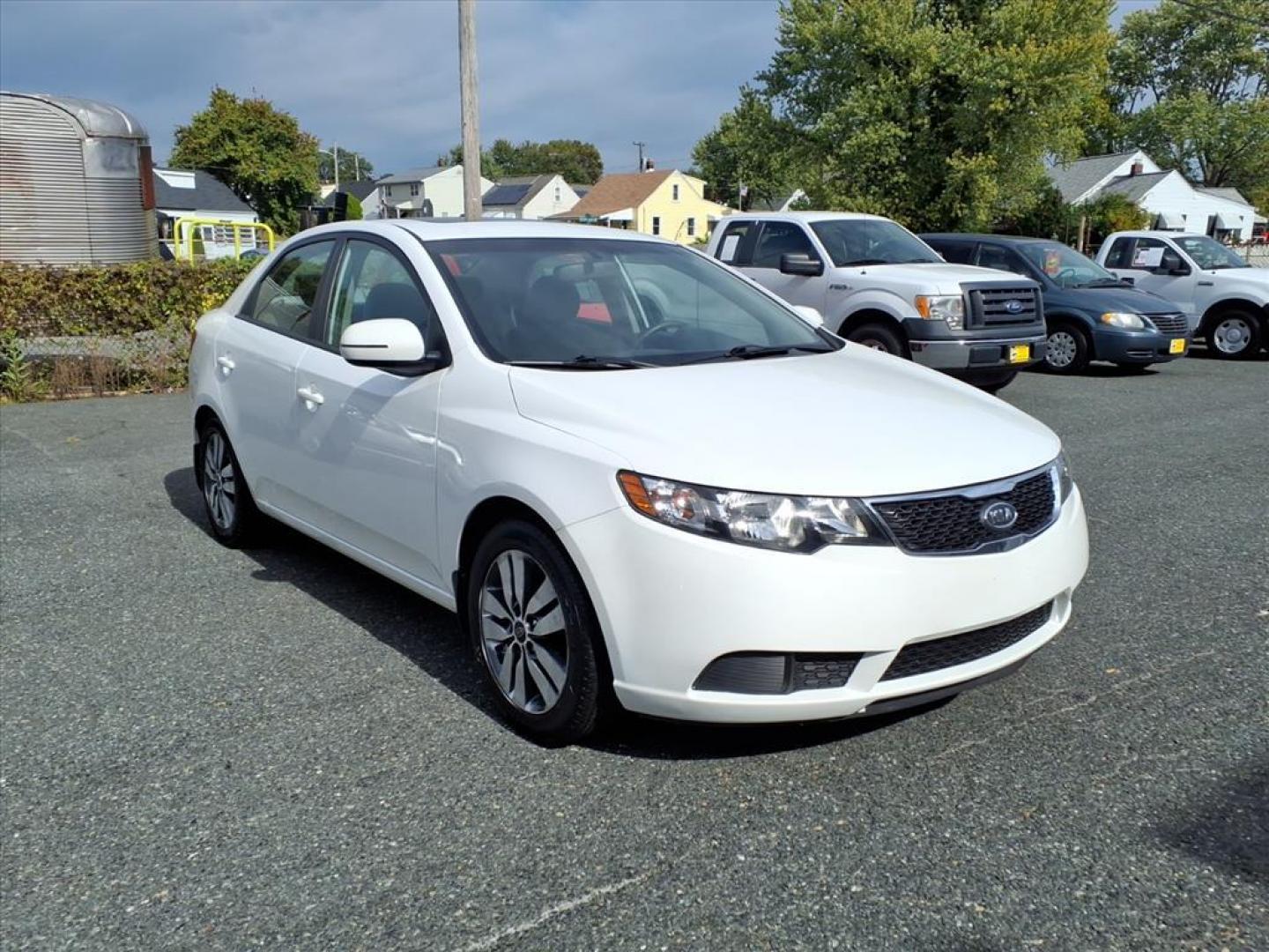2013 Snow White Pearl Kia Forte EX (KNAFU4A29D5) with an 2.0L 2.0L I4 156hp 144ft. lbs. Sequential-Port F.I. engine, 6-Speed Shiftable Automatic transmission, located at 50 Eastern Blvd., Essex, MD, 21221, (410) 686-3444, 39.304367, -76.484947 - Photo#6