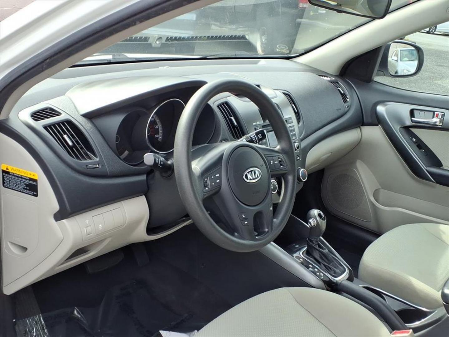 2013 Snow White Pearl Kia Forte EX (KNAFU4A29D5) with an 2.0L 2.0L I4 156hp 144ft. lbs. Sequential-Port F.I. engine, 6-Speed Shiftable Automatic transmission, located at 50 Eastern Blvd., Essex, MD, 21221, (410) 686-3444, 39.304367, -76.484947 - Photo#10