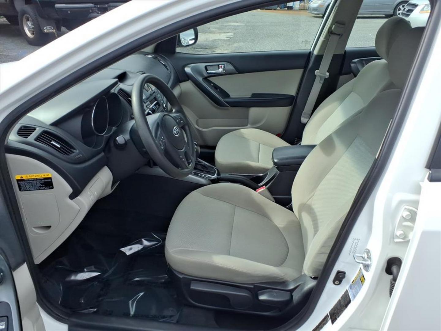 2013 Snow White Pearl Kia Forte EX (KNAFU4A29D5) with an 2.0L 2.0L I4 156hp 144ft. lbs. Sequential-Port F.I. engine, 6-Speed Shiftable Automatic transmission, located at 50 Eastern Blvd., Essex, MD, 21221, (410) 686-3444, 39.304367, -76.484947 - Photo#11