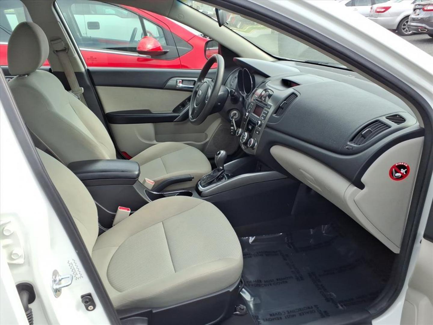 2013 Snow White Pearl Kia Forte EX (KNAFU4A29D5) with an 2.0L 2.0L I4 156hp 144ft. lbs. Sequential-Port F.I. engine, 6-Speed Shiftable Automatic transmission, located at 50 Eastern Blvd., Essex, MD, 21221, (410) 686-3444, 39.304367, -76.484947 - Photo#17