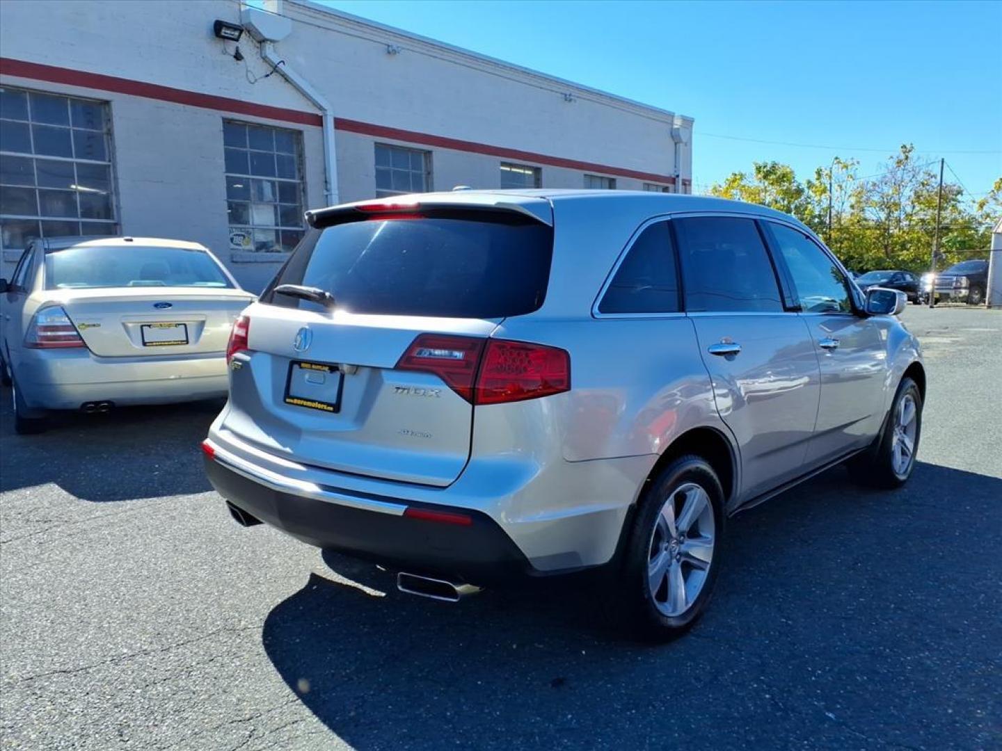 2013 Palladium Metallic Acura MDX SH-AWD w/Tech (2HNYD2H37DH) with an 3.7L 3.7L V6 300hp 270ft. lbs. Sequential-Port F.I. engine, 6-Speed Shiftable Automatic transmission, located at 50 Eastern Blvd., Essex, MD, 21221, (410) 686-3444, 39.304367, -76.484947 - Photo#5