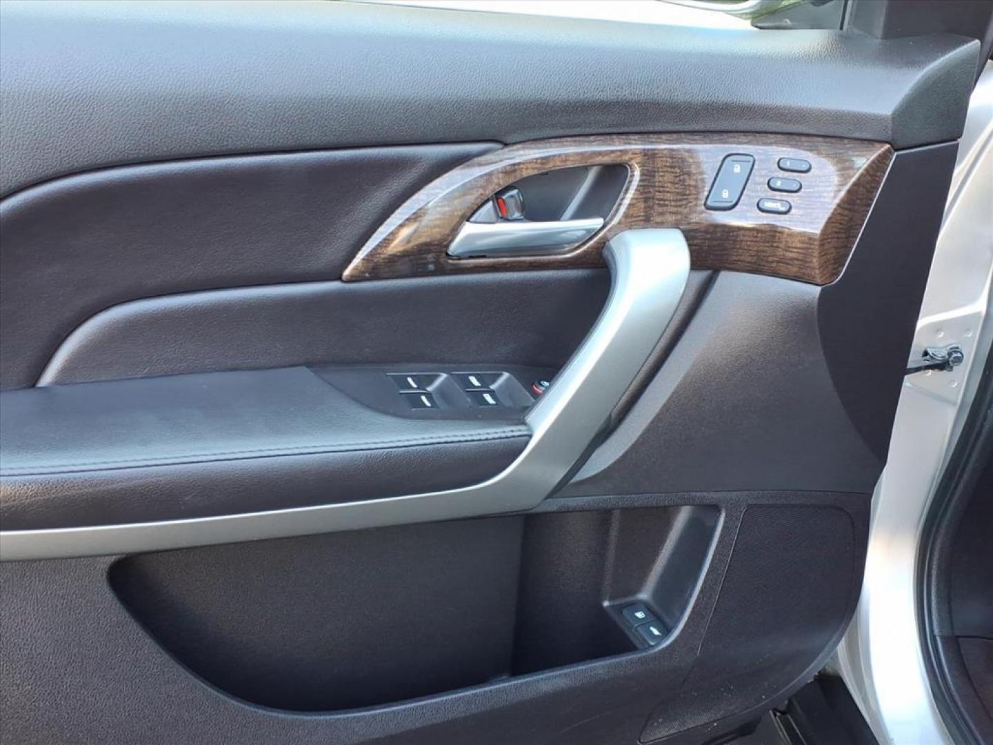 2013 Palladium Metallic Acura MDX SH-AWD w/Tech (2HNYD2H37DH) with an 3.7L 3.7L V6 300hp 270ft. lbs. Sequential-Port F.I. engine, 6-Speed Shiftable Automatic transmission, located at 50 Eastern Blvd., Essex, MD, 21221, (410) 686-3444, 39.304367, -76.484947 - Photo#10