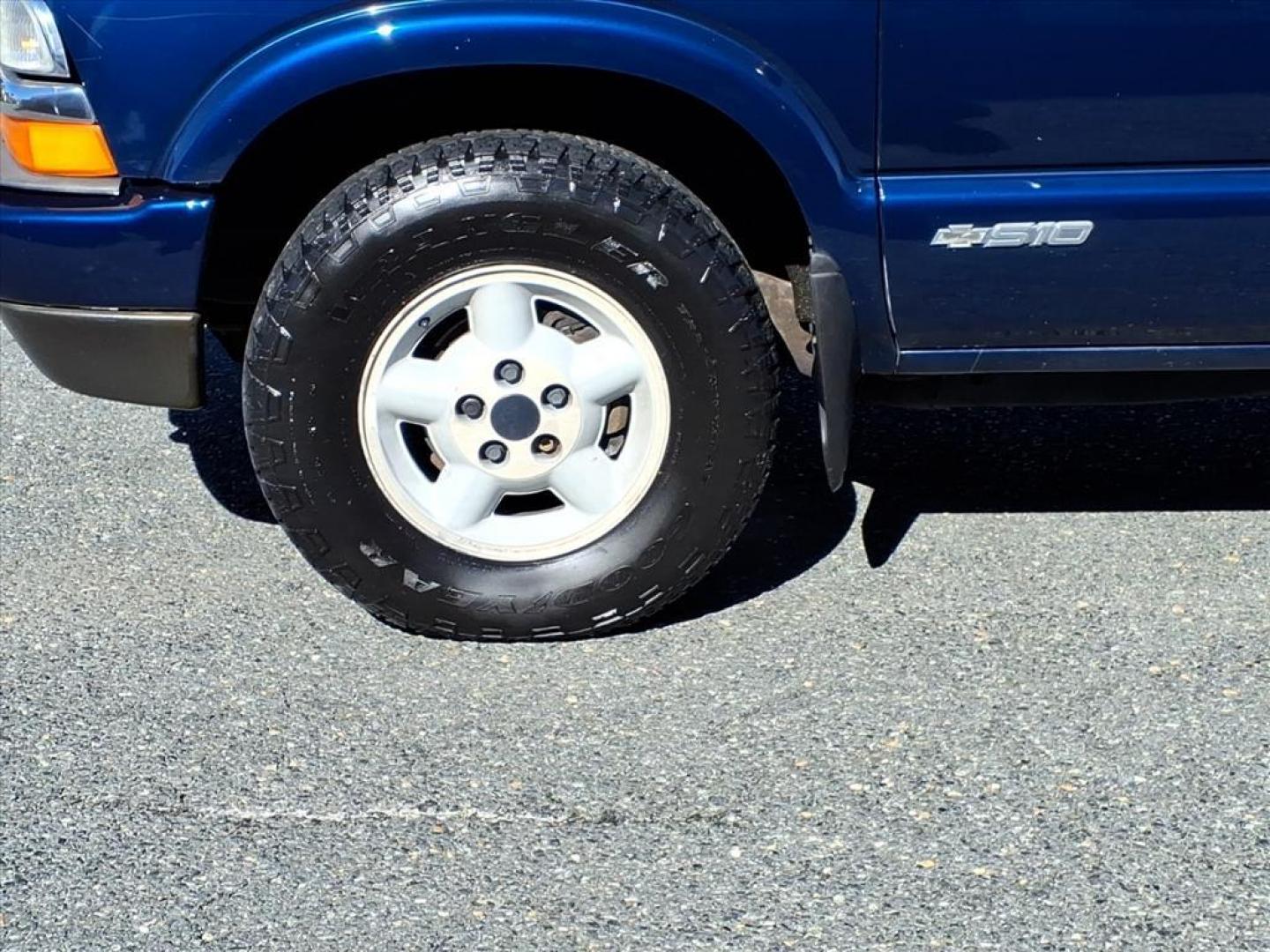 2003 Indigo Blue Metallic Chevrolet S-10 LS (1GCDT19X238) with an 4.3L 6 Cylinder Fuel Injected engine, Automatic transmission, located at 50 Eastern Blvd., Essex, MD, 21221, (410) 686-3444, 39.304367, -76.484947 - Photo#9