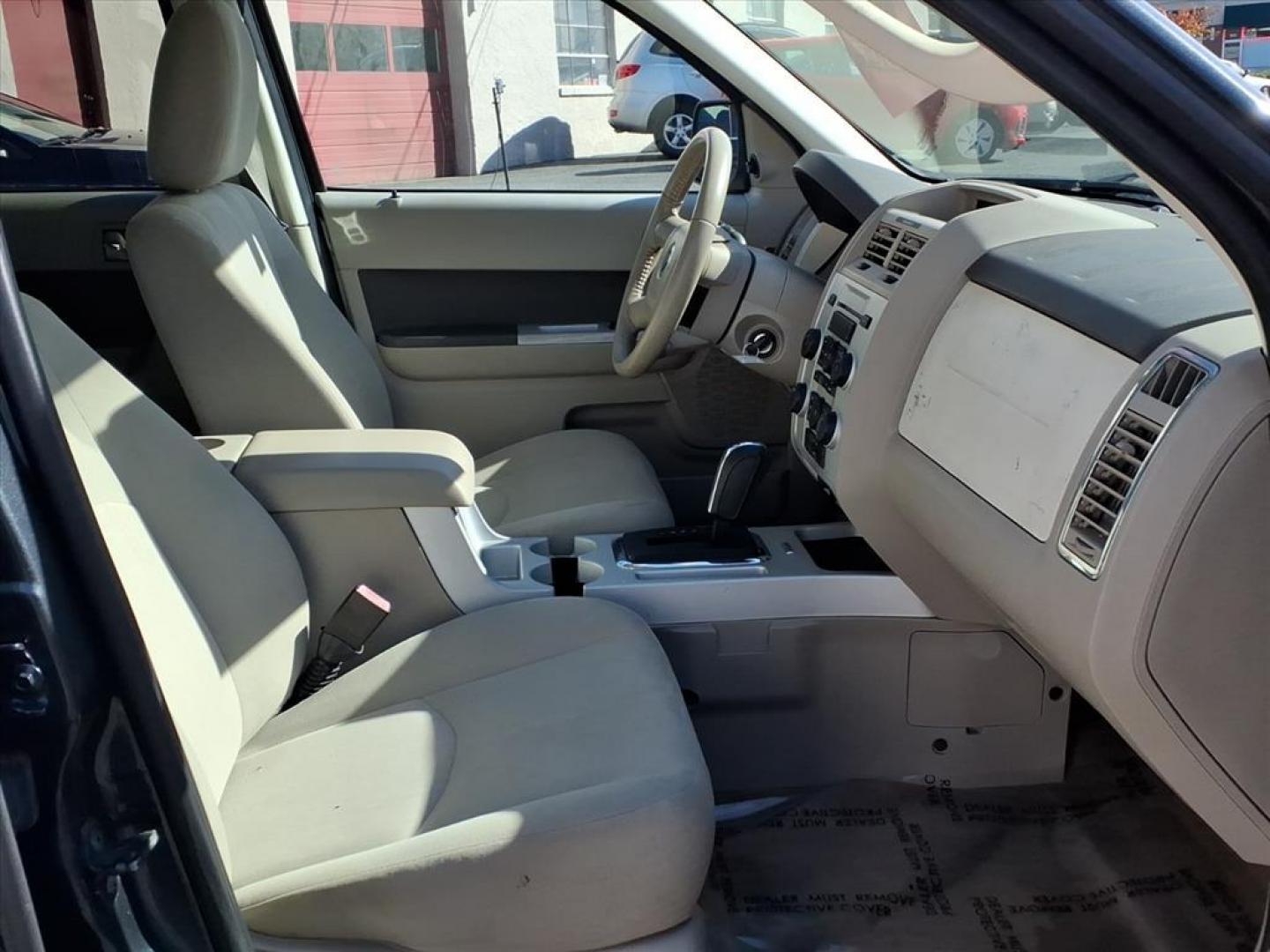 2009 Sterling Gray Clearcoat Metallic Mercury Mariner I4 (4M2CU81749K) with an 2.5L Duratec 2.5L I4 171hp 171ft. lbs. Sequential-Port F.I. engine, 6-Speed Automatic transmission, located at 50 Eastern Blvd., Essex, MD, 21221, (410) 686-3444, 39.304367, -76.484947 - Photo#16