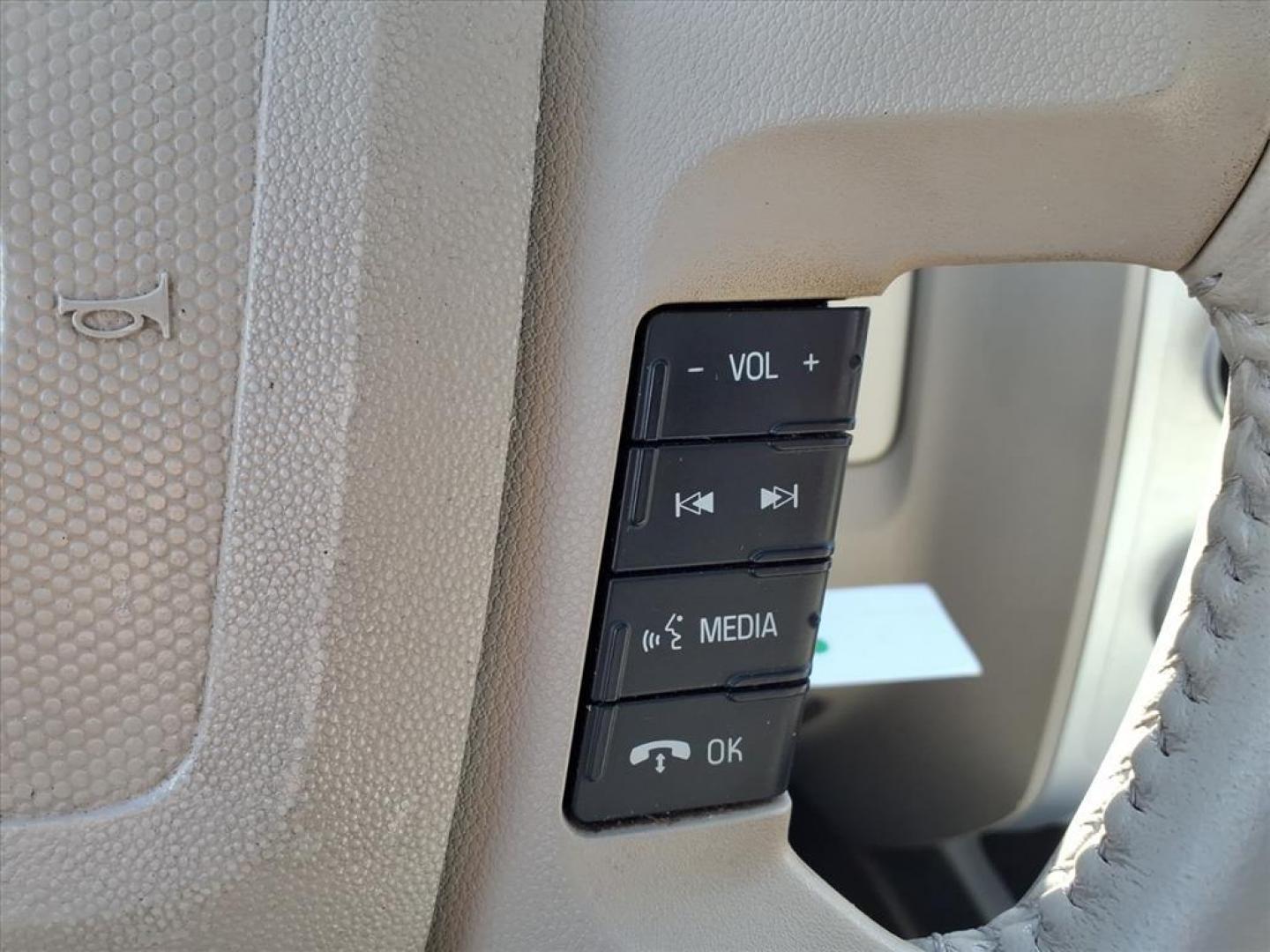 2009 Sterling Gray Clearcoat Metallic Mercury Mariner I4 (4M2CU81749K) with an 2.5L Duratec 2.5L I4 171hp 171ft. lbs. Sequential-Port F.I. engine, 6-Speed Automatic transmission, located at 50 Eastern Blvd., Essex, MD, 21221, (410) 686-3444, 39.304367, -76.484947 - Photo#20