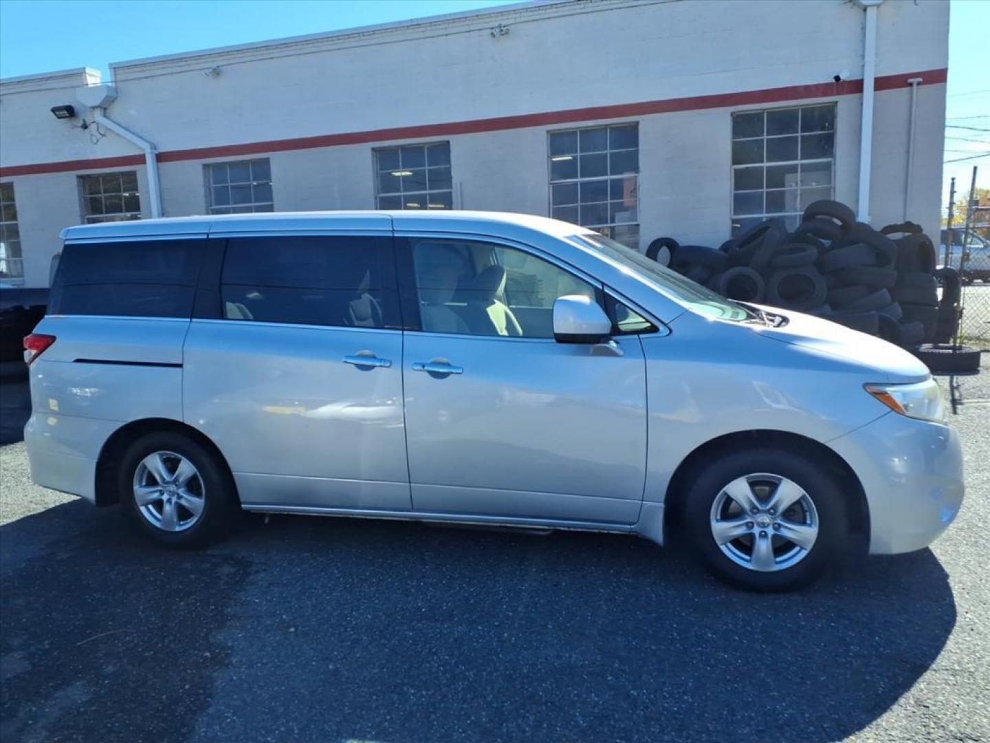 2014 Brilliant Silver Nissan Quest 3.5 SV (JN8AE2KP3E9) with an 3.5L 3.5L V6 260hp 240ft. lbs. Fuel Injected engine, CVT transmission, located at 50 Eastern Blvd., Essex, MD, 21221, (410) 686-3444, 39.304367, -76.484947 - Photo#6