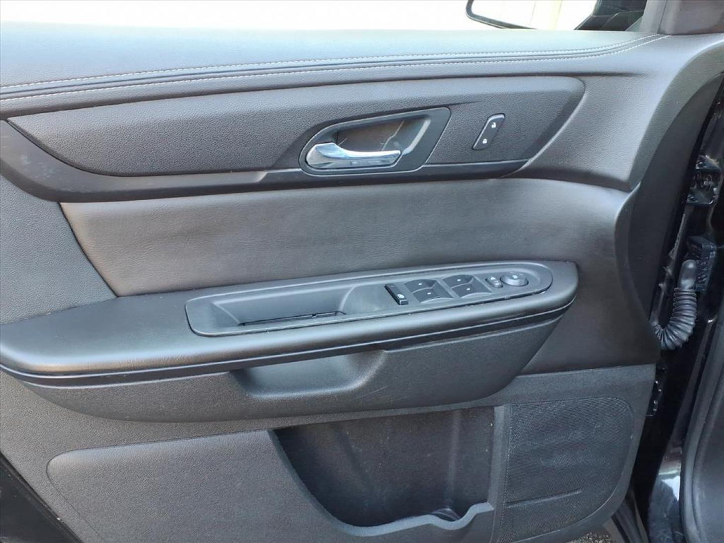 2016 Mosaic Black Metallic Chevrolet Traverse LT (1GNKVGKD0GJ) with an 3.6L 3.6L V6 281hp 266ft. lbs. Fuel Injected engine, 6-Speed Shiftable Automatic transmission, located at 50 Eastern Blvd., Essex, MD, 21221, (410) 686-3444, 39.304367, -76.484947 - Photo#10