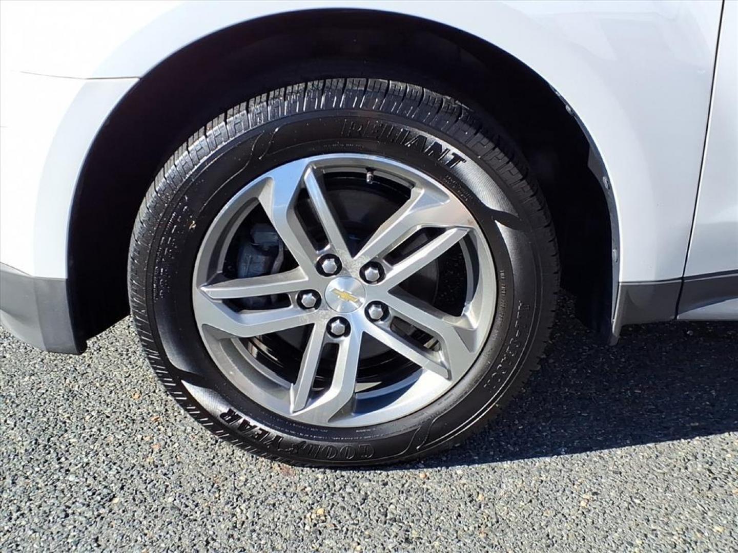 2016 Summit White Chevrolet Equinox LTZ (2GNFLGE30G6) with an 3.6L 3.6L V6 301hp 272ft. lbs. Fuel Injected engine, 6-Speed Shiftable Automatic transmission, located at 50 Eastern Blvd., Essex, MD, 21221, (410) 686-3444, 39.304367, -76.484947 - Photo#9