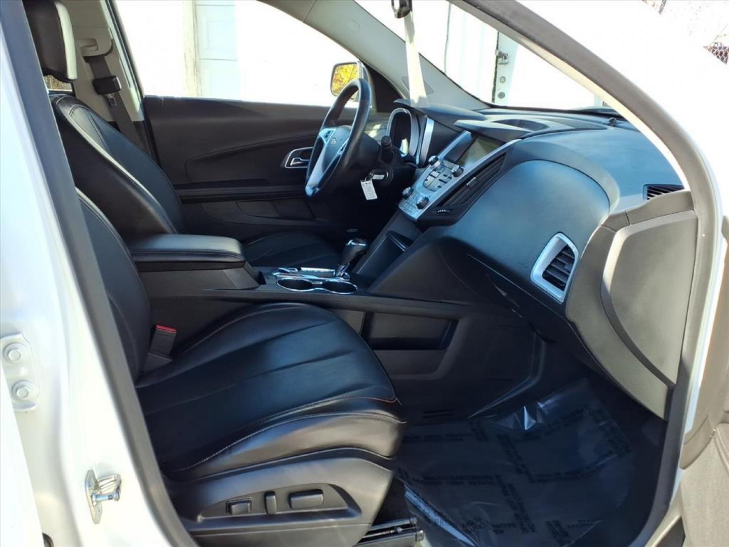 2016 Summit White Chevrolet Equinox LTZ (2GNFLGE30G6) with an 3.6L 3.6L V6 301hp 272ft. lbs. Fuel Injected engine, 6-Speed Shiftable Automatic transmission, located at 50 Eastern Blvd., Essex, MD, 21221, (410) 686-3444, 39.304367, -76.484947 - Photo#18