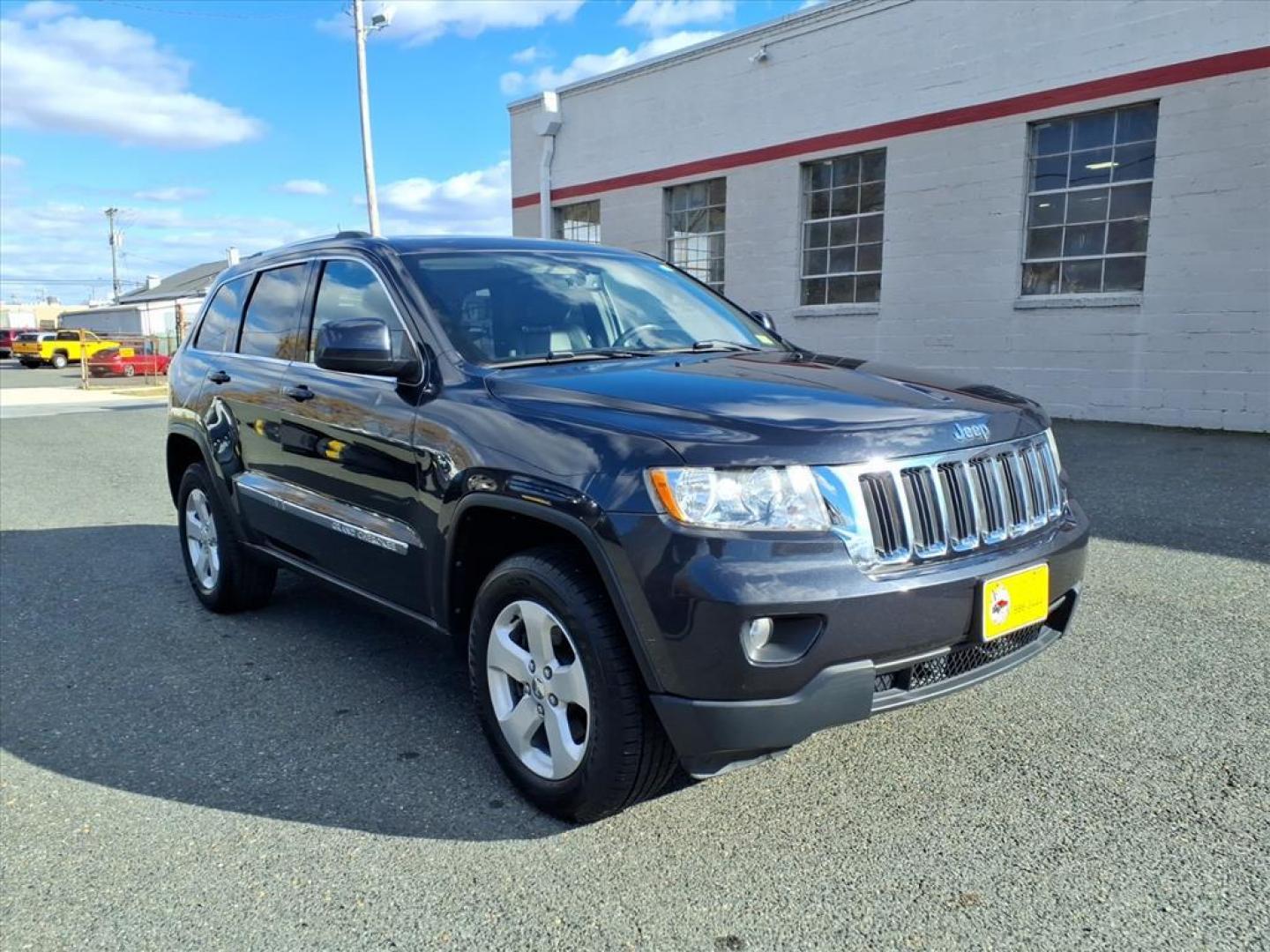 2012 Maximum Steel Metallic Clear Coat Jeep Grand Cherokee Laredo (1C4RJFAG5CC) with an 3.6L 3.6L V6 290hp 260ft. lbs. Sequential-Port F.I. engine, 5-Speed Automatic transmission, located at 50 Eastern Blvd., Essex, MD, 21221, (410) 686-3444, 39.304367, -76.484947 - Photo#7