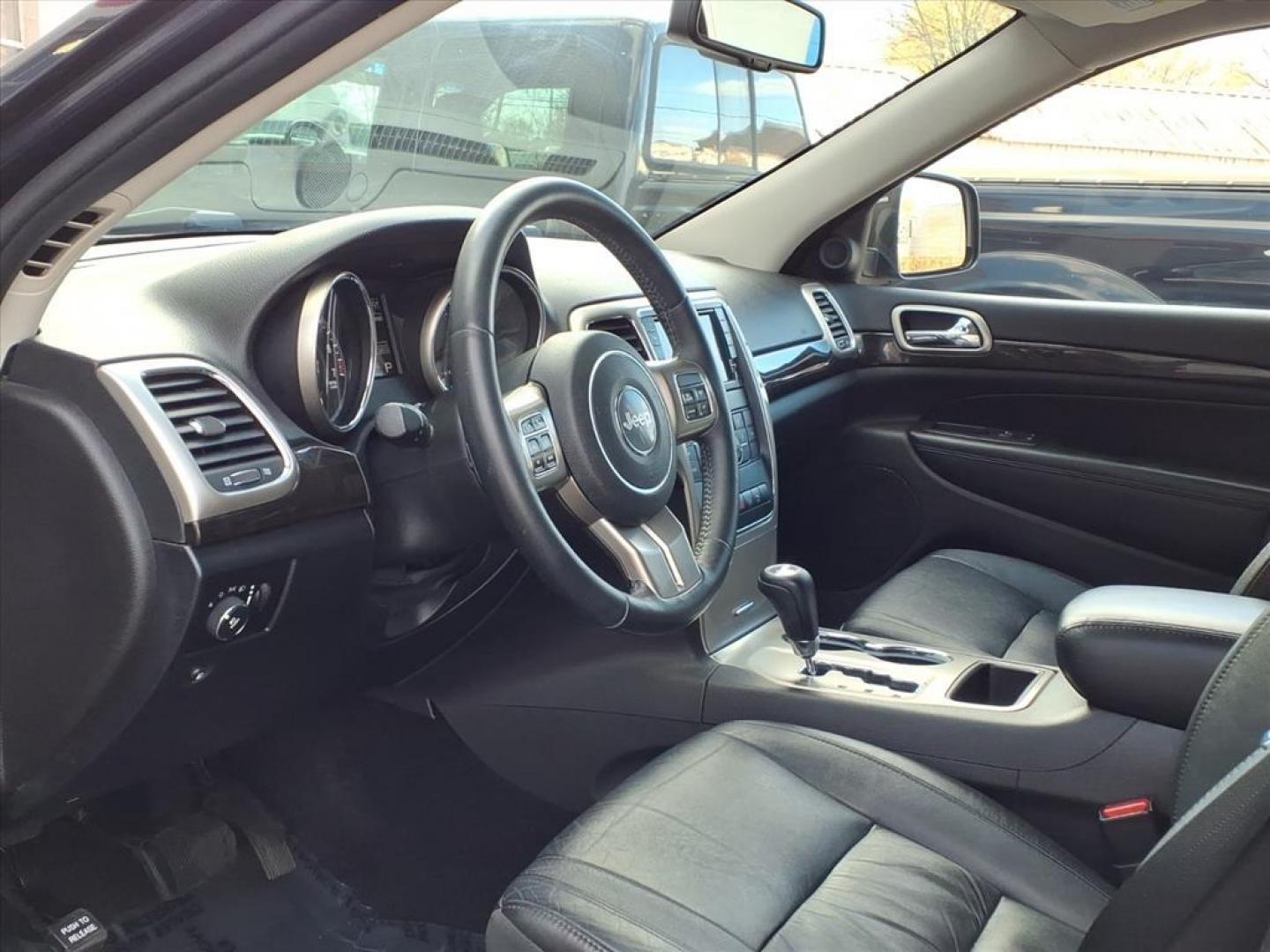 2012 Maximum Steel Metallic Clear Coat Jeep Grand Cherokee Laredo (1C4RJFAG5CC) with an 3.6L 3.6L V6 290hp 260ft. lbs. Sequential-Port F.I. engine, 5-Speed Automatic transmission, located at 50 Eastern Blvd., Essex, MD, 21221, (410) 686-3444, 39.304367, -76.484947 - Photo#11