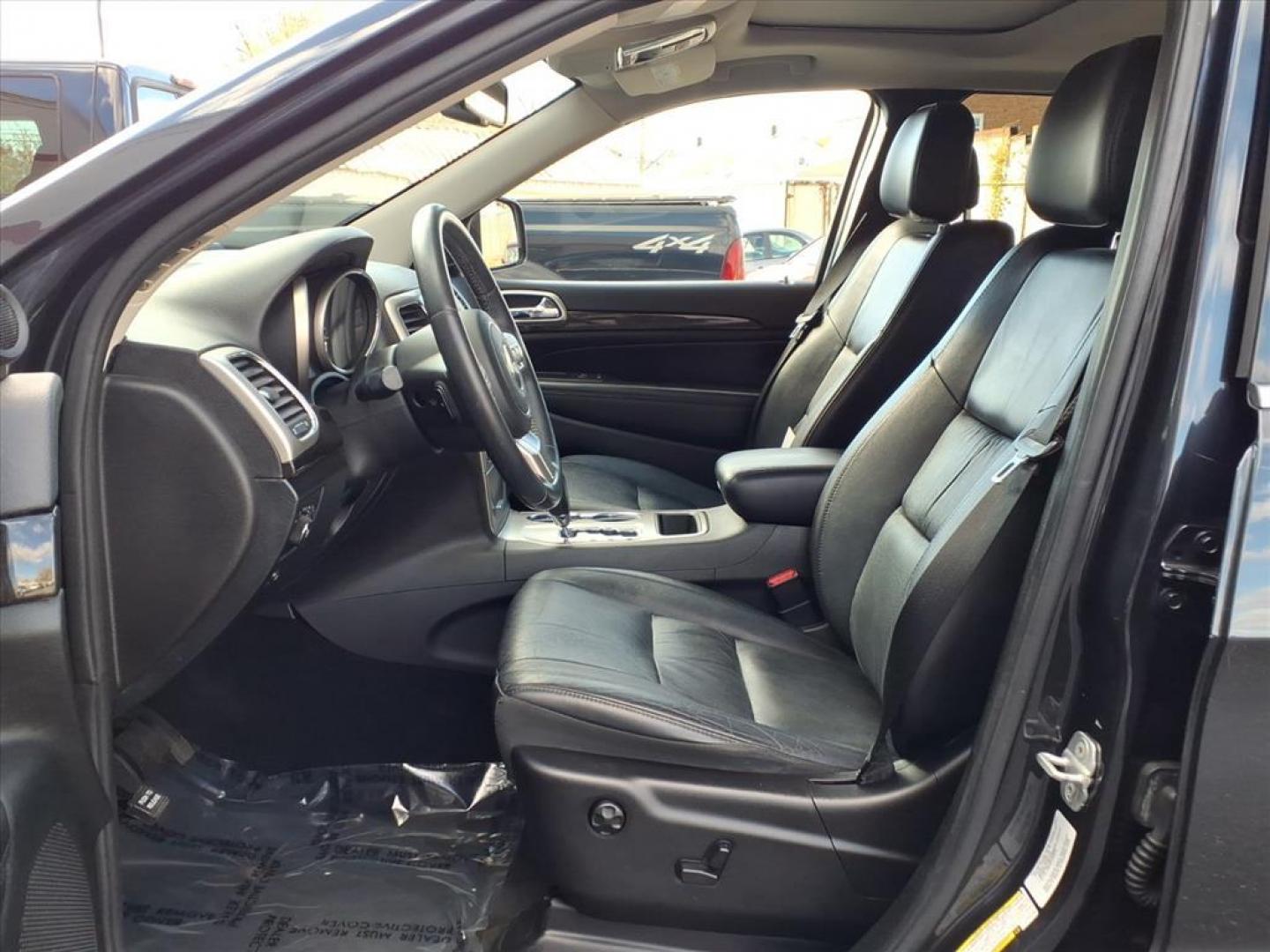 2012 Maximum Steel Metallic Clear Coat Jeep Grand Cherokee Laredo (1C4RJFAG5CC) with an 3.6L 3.6L V6 290hp 260ft. lbs. Sequential-Port F.I. engine, 5-Speed Automatic transmission, located at 50 Eastern Blvd., Essex, MD, 21221, (410) 686-3444, 39.304367, -76.484947 - Photo#12