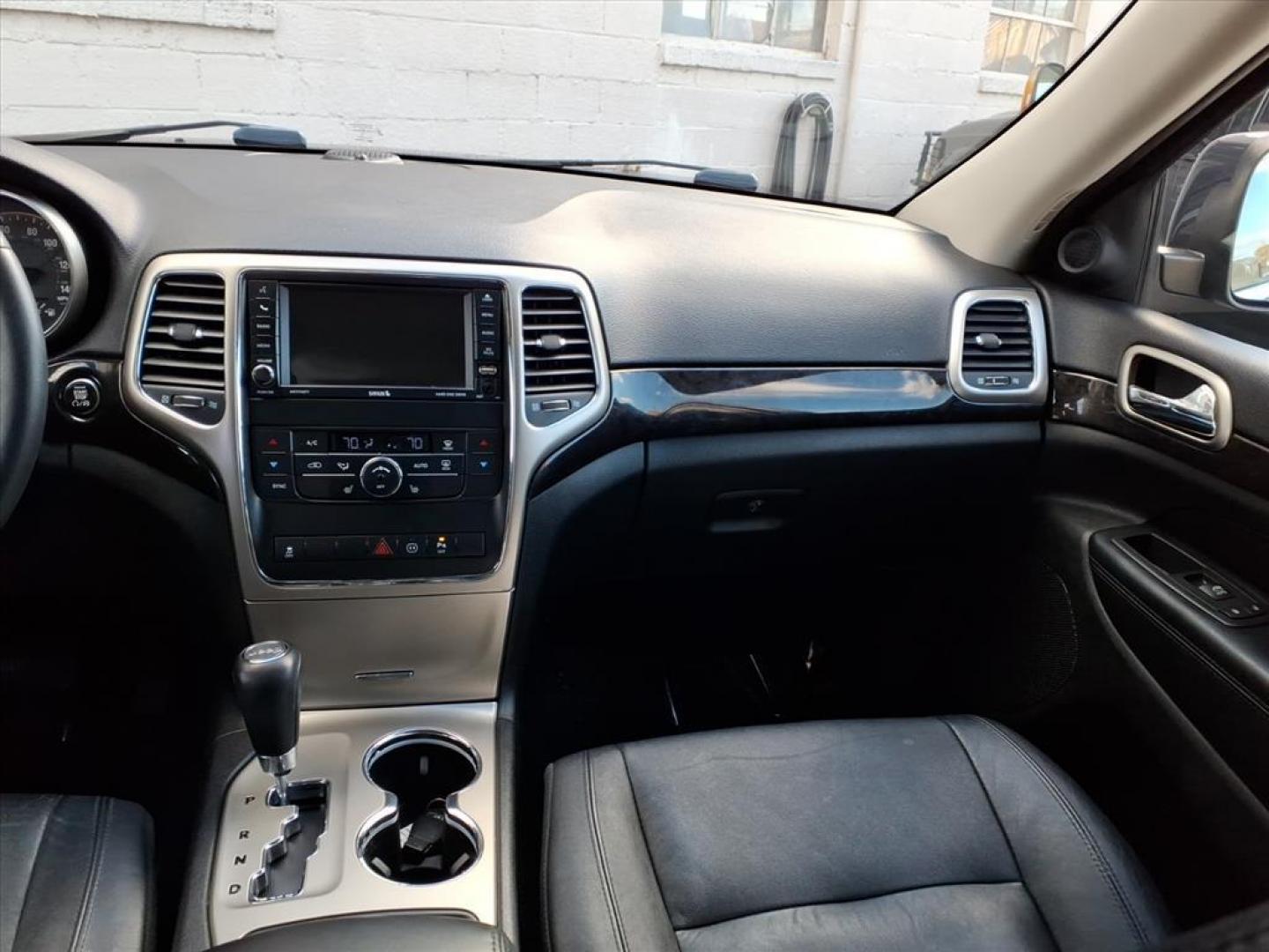 2012 Maximum Steel Metallic Clear Coat Jeep Grand Cherokee Laredo (1C4RJFAG5CC) with an 3.6L 3.6L V6 290hp 260ft. lbs. Sequential-Port F.I. engine, 5-Speed Automatic transmission, located at 50 Eastern Blvd., Essex, MD, 21221, (410) 686-3444, 39.304367, -76.484947 - Photo#17