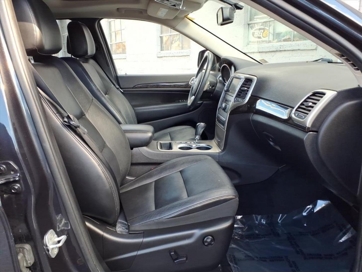 2012 Maximum Steel Metallic Clear Coat Jeep Grand Cherokee Laredo (1C4RJFAG5CC) with an 3.6L 3.6L V6 290hp 260ft. lbs. Sequential-Port F.I. engine, 5-Speed Automatic transmission, located at 50 Eastern Blvd., Essex, MD, 21221, (410) 686-3444, 39.304367, -76.484947 - Photo#18