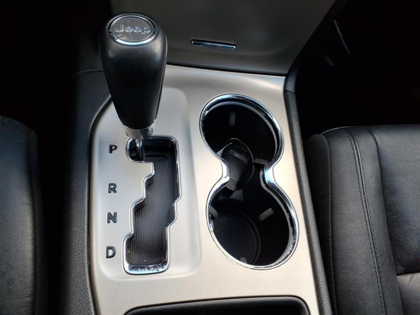 2012 Maximum Steel Metallic Clear Coat Jeep Grand Cherokee Laredo (1C4RJFAG5CC) with an 3.6L 3.6L V6 290hp 260ft. lbs. Sequential-Port F.I. engine, 5-Speed Automatic transmission, located at 50 Eastern Blvd., Essex, MD, 21221, (410) 686-3444, 39.304367, -76.484947 - Photo#19