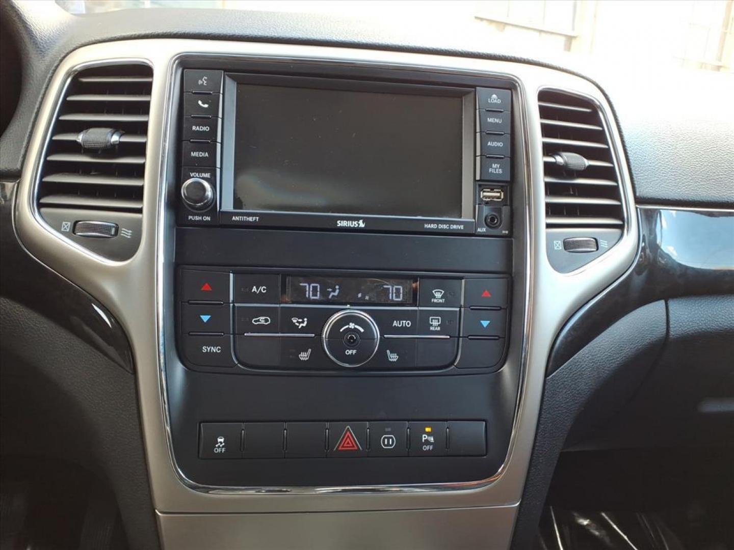 2012 Maximum Steel Metallic Clear Coat Jeep Grand Cherokee Laredo (1C4RJFAG5CC) with an 3.6L 3.6L V6 290hp 260ft. lbs. Sequential-Port F.I. engine, 5-Speed Automatic transmission, located at 50 Eastern Blvd., Essex, MD, 21221, (410) 686-3444, 39.304367, -76.484947 - Photo#20