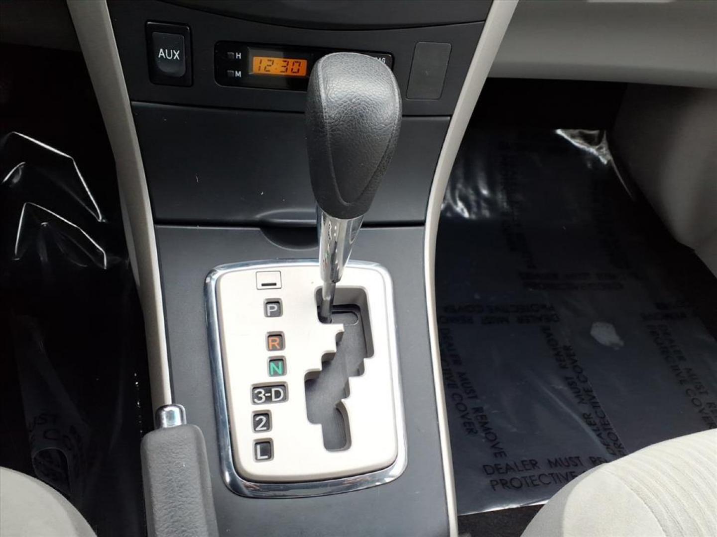 2010 Magnetic Gray Metallic Toyota Corolla LE (2T1BU4EE9AC) with an 1.8L 1.8L I4 132hp 128ft. lbs. Sequential-Port F.I. engine, 4-Speed Automatic transmission, located at 50 Eastern Blvd., Essex, MD, 21221, (410) 686-3444, 39.304367, -76.484947 - Photo#15