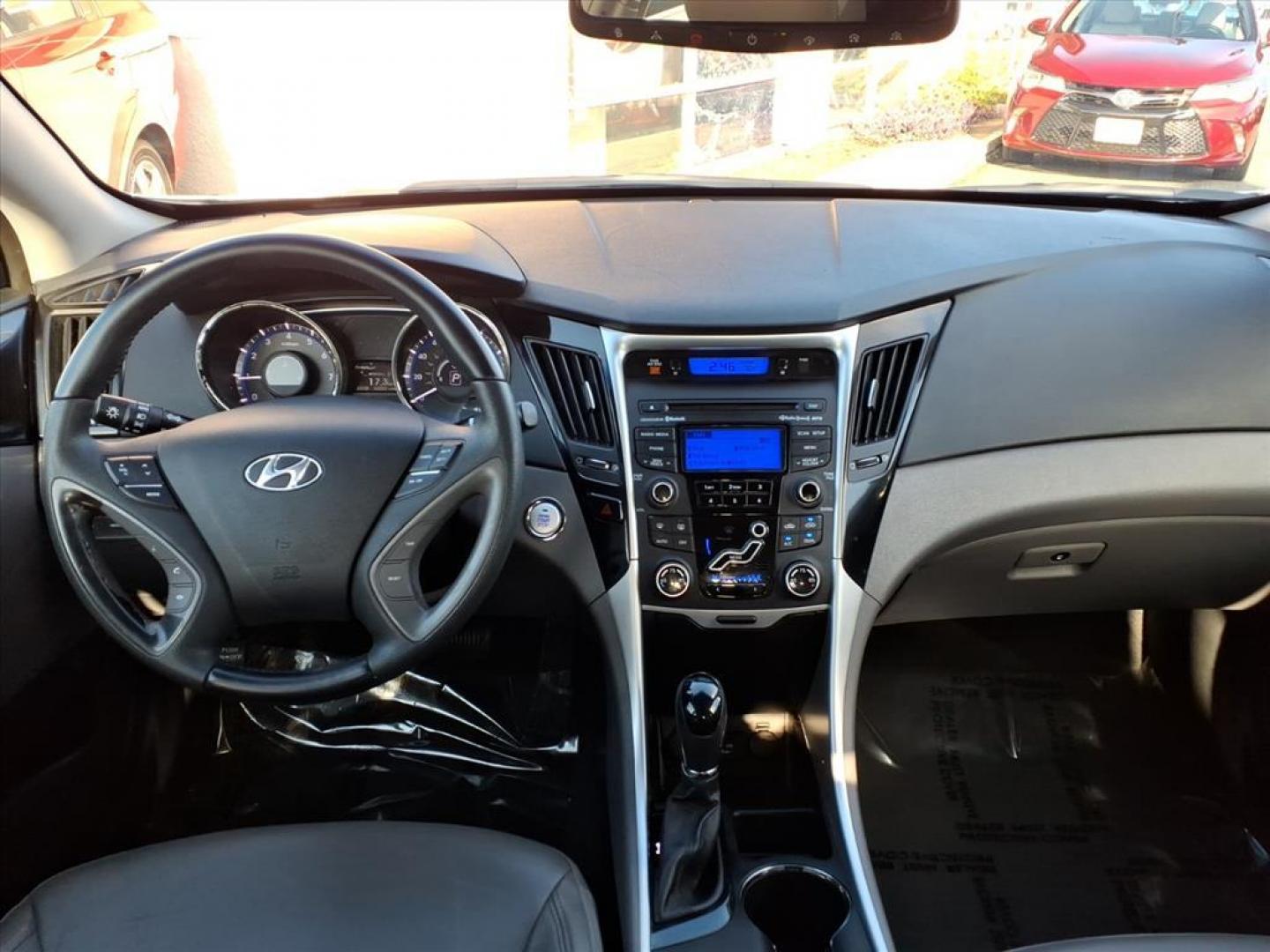 2013 Radiant Silver Hyundai SONATA Limited (5NPEC4AC5DH) with an 2.4L 4 Cylinder Fuel Injected engine, 4CYL transmission, located at 50 Eastern Blvd., Essex, MD, 21221, (410) 686-3444, 39.304367, -76.484947 - Photo#12