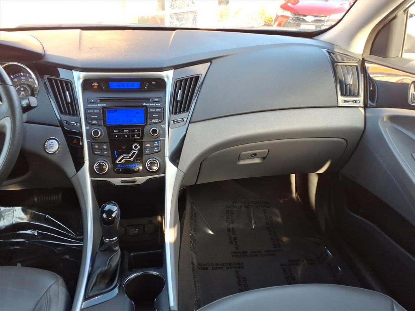 2013 Radiant Silver Hyundai SONATA Limited (5NPEC4AC5DH) with an 2.4L 4 Cylinder Fuel Injected engine, 4CYL transmission, located at 50 Eastern Blvd., Essex, MD, 21221, (410) 686-3444, 39.304367, -76.484947 - Photo#13