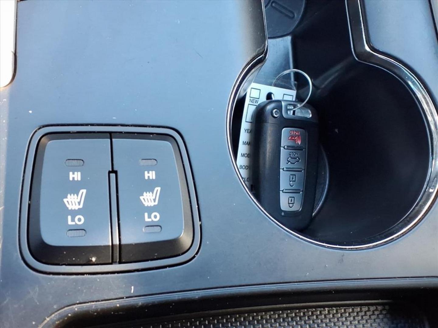 2013 Radiant Silver Hyundai SONATA Limited (5NPEC4AC5DH) with an 2.4L 4 Cylinder Fuel Injected engine, 4CYL transmission, located at 50 Eastern Blvd., Essex, MD, 21221, (410) 686-3444, 39.304367, -76.484947 - Photo#17