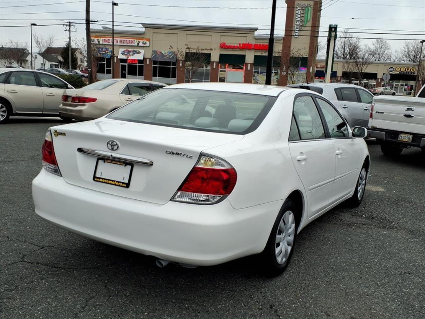 2006 Super White Toyota Camry LE (4T1BE32K36U) with an 2.4L 2L NA I4 double overhead cam (DOHC) 16V Fuel Injected engine, 5-Speed Automatic transmission, located at 50 Eastern Blvd., Essex, MD, 21221, (410) 686-3444, 39.304367, -76.484947 - Photo#4