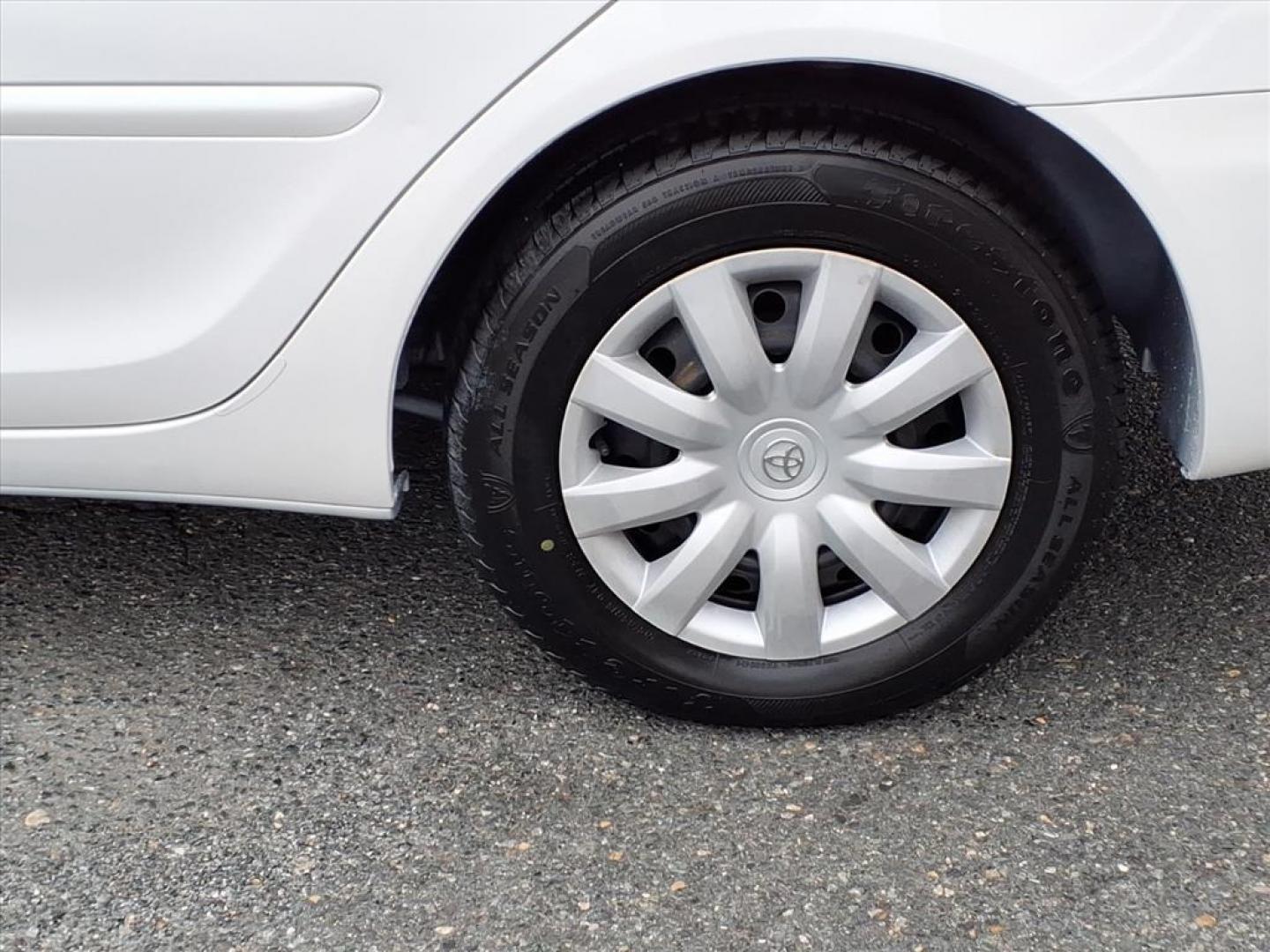 2006 Super White Toyota Camry LE (4T1BE32K36U) with an 2.4L 2L NA I4 double overhead cam (DOHC) 16V Fuel Injected engine, 5-Speed Automatic transmission, located at 50 Eastern Blvd., Essex, MD, 21221, (410) 686-3444, 39.304367, -76.484947 - Photo#8