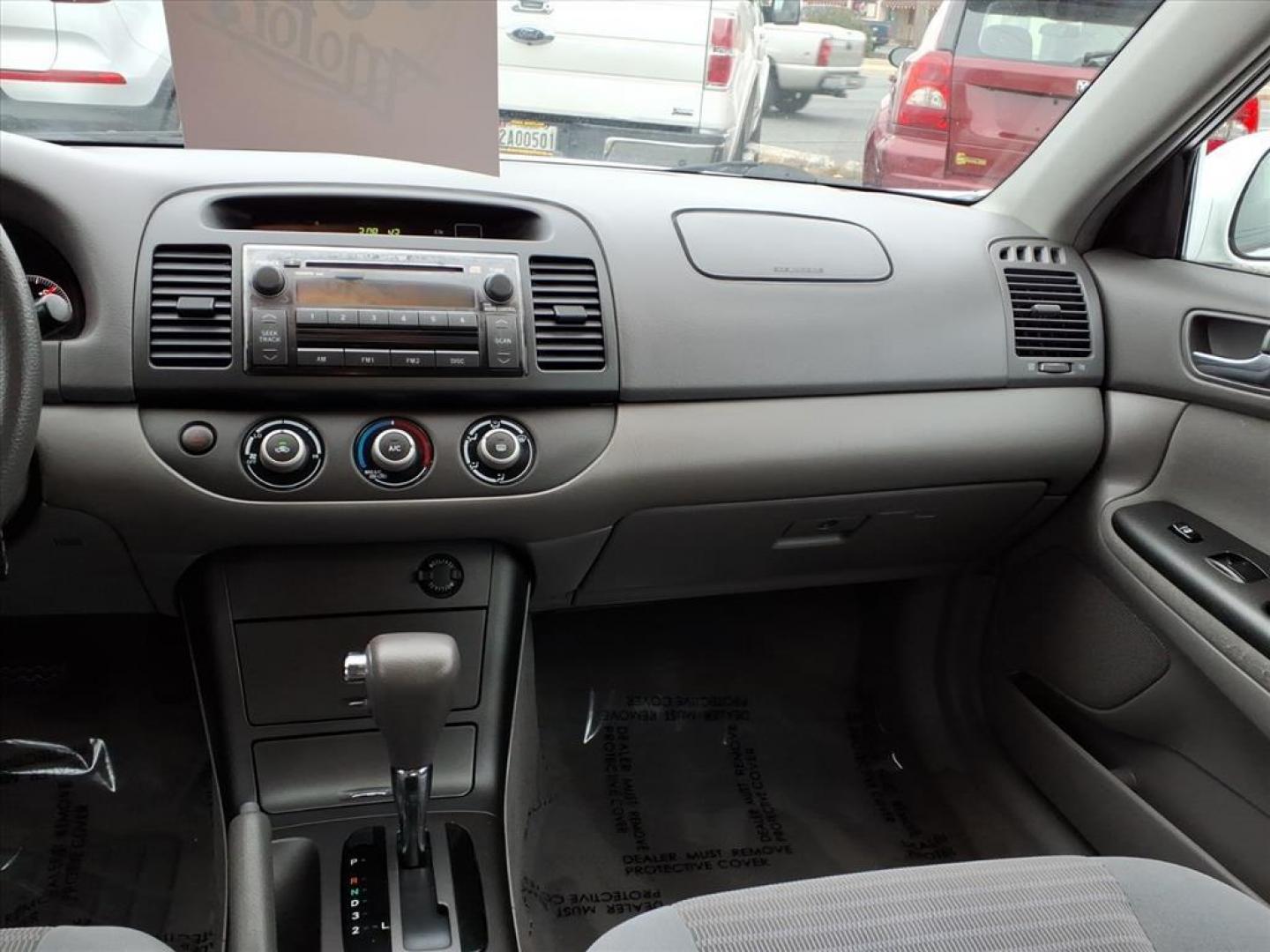 2006 Super White Toyota Camry LE (4T1BE32K36U) with an 2.4L 2L NA I4 double overhead cam (DOHC) 16V Fuel Injected engine, 5-Speed Automatic transmission, located at 50 Eastern Blvd., Essex, MD, 21221, (410) 686-3444, 39.304367, -76.484947 - Photo#15