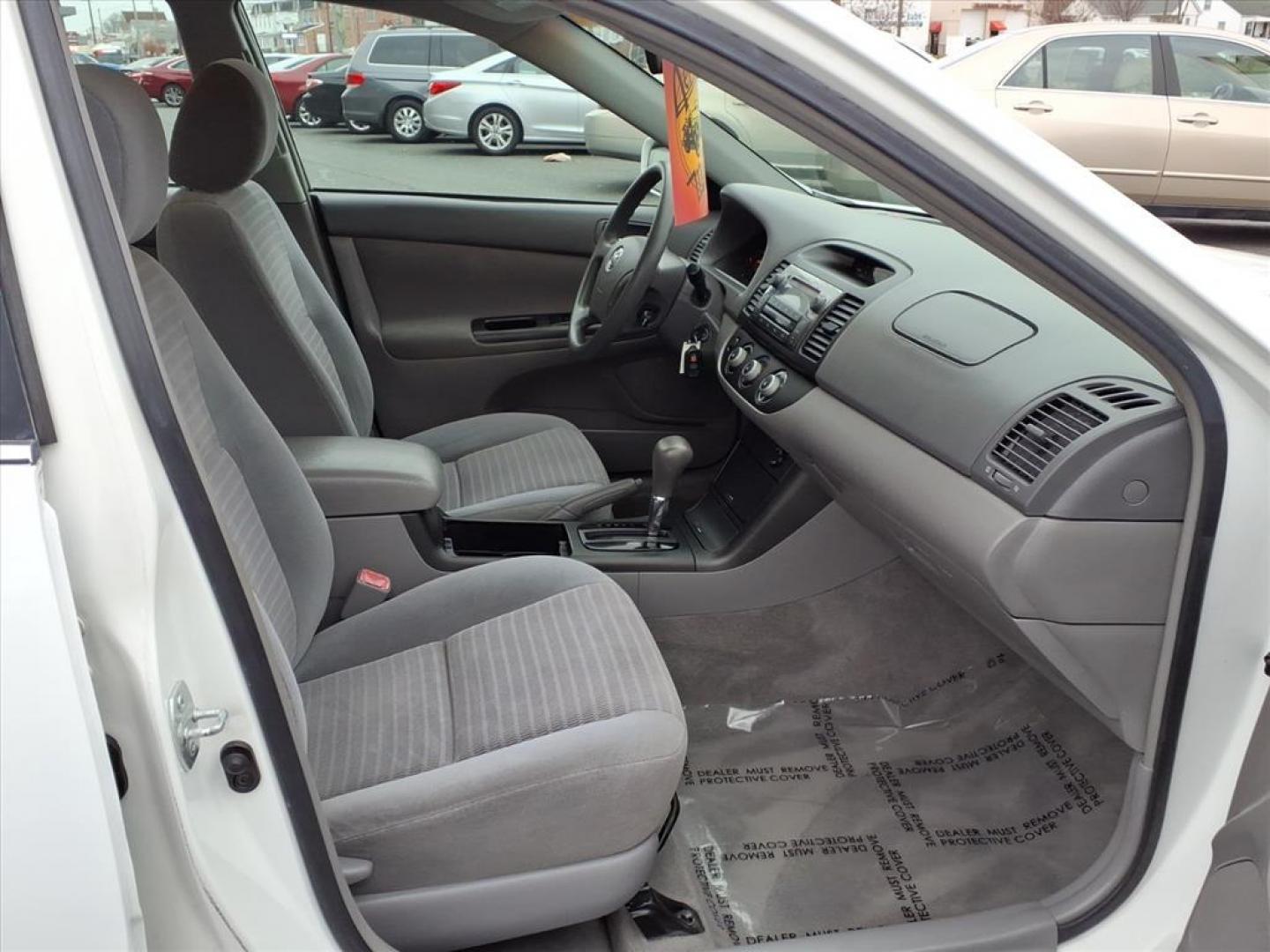 2006 Super White Toyota Camry LE (4T1BE32K36U) with an 2.4L 2L NA I4 double overhead cam (DOHC) 16V Fuel Injected engine, 5-Speed Automatic transmission, located at 50 Eastern Blvd., Essex, MD, 21221, (410) 686-3444, 39.304367, -76.484947 - Photo#16