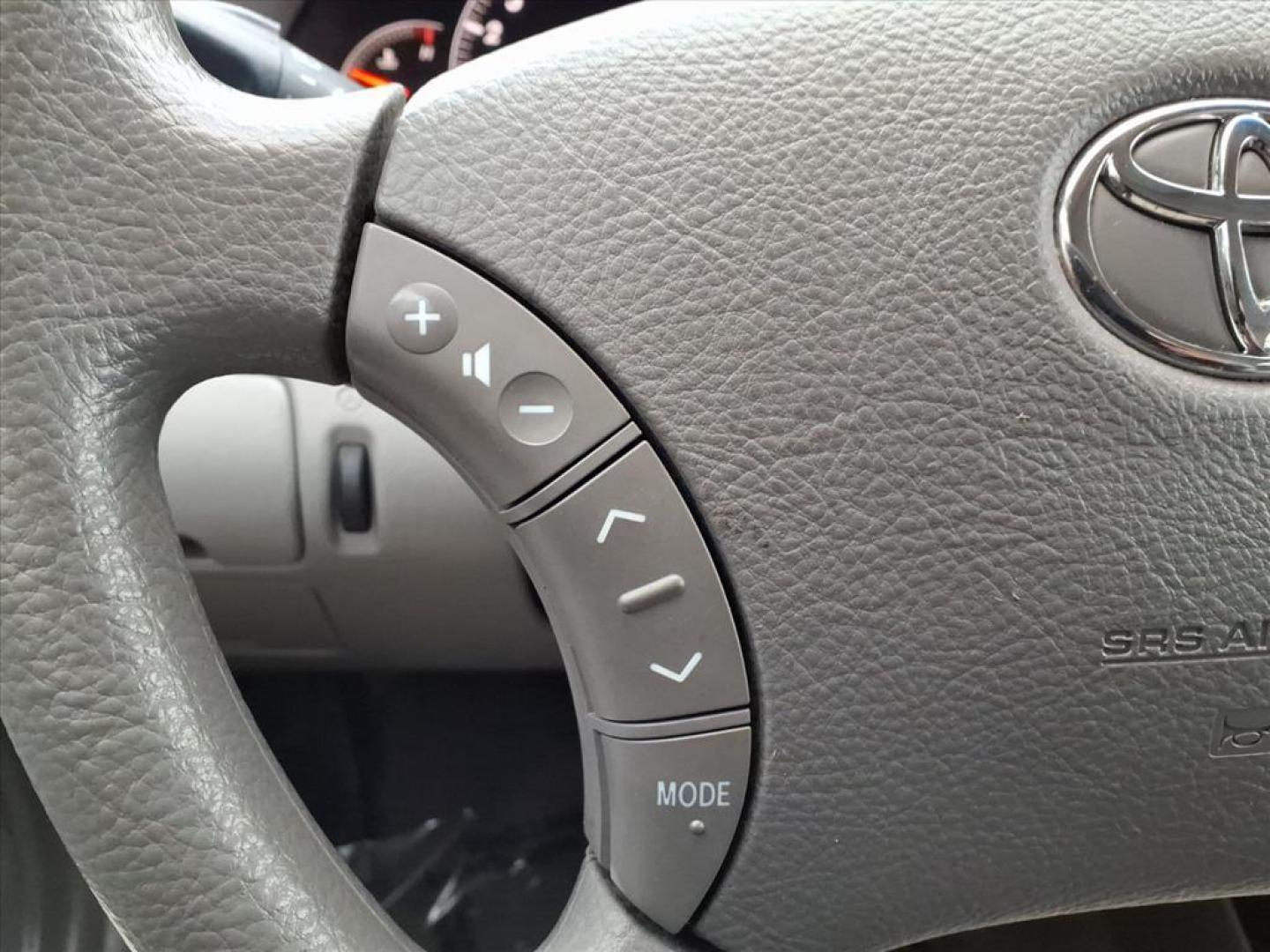 2006 Super White Toyota Camry LE (4T1BE32K36U) with an 2.4L 2L NA I4 double overhead cam (DOHC) 16V Fuel Injected engine, 5-Speed Automatic transmission, located at 50 Eastern Blvd., Essex, MD, 21221, (410) 686-3444, 39.304367, -76.484947 - Photo#18