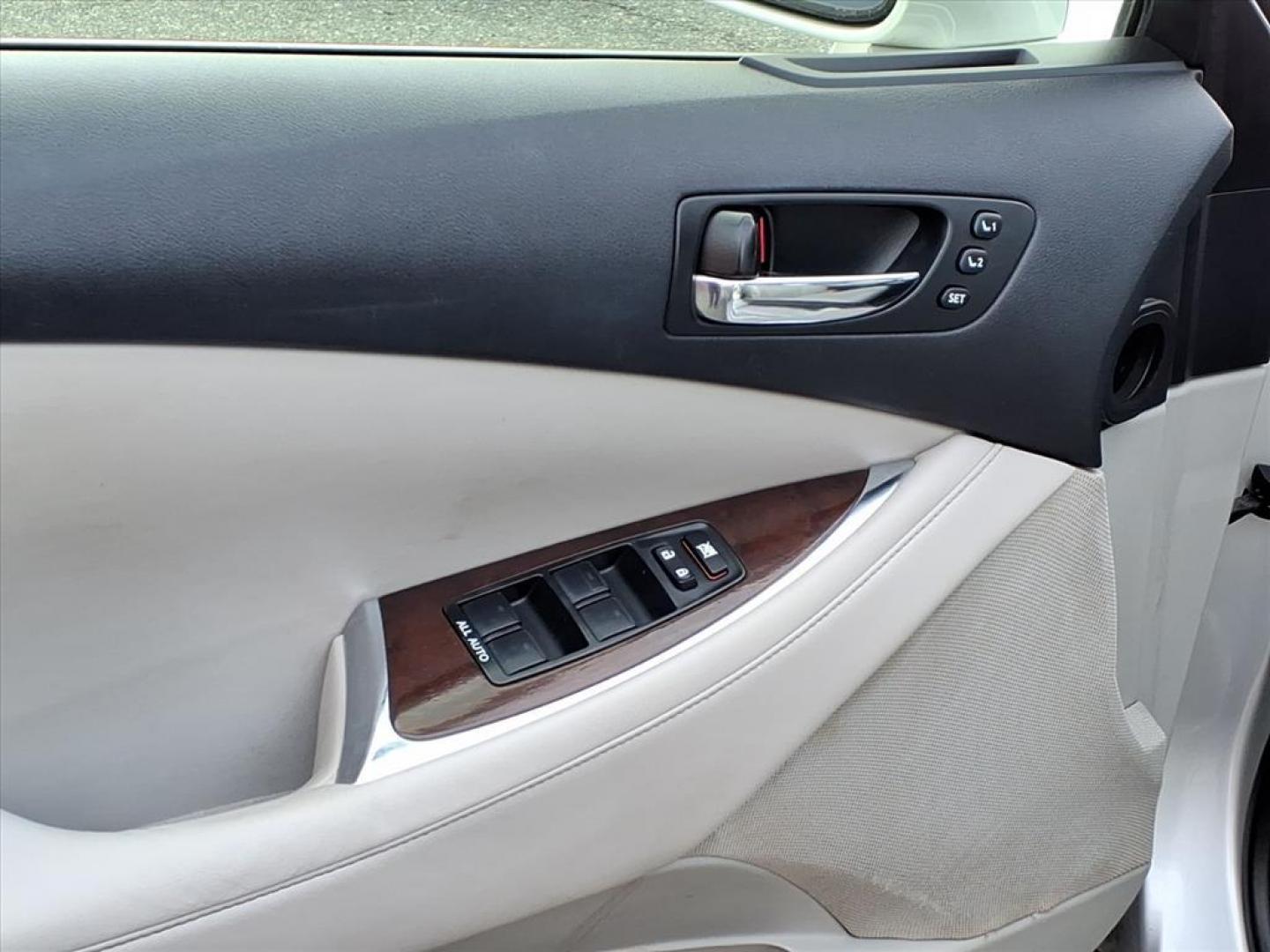 2012 Tungsten Pearl Lexus ES 350 Base (JTHBK1EG5C2) with an 3.5L 6 Cylinder Sequential Fuel Injection engine, Automatic transmission, located at 50 Eastern Blvd., Essex, MD, 21221, (410) 686-3444, 39.304367, -76.484947 - Photo#7