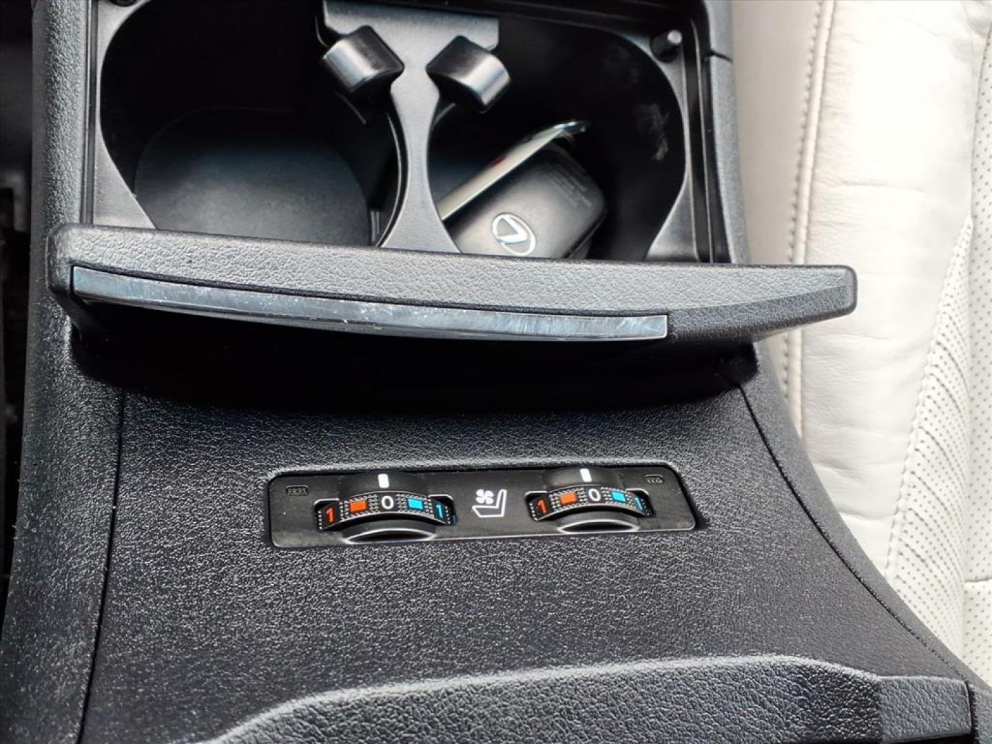 2012 Tungsten Pearl Lexus ES 350 Base (JTHBK1EG5C2) with an 3.5L 6 Cylinder Sequential Fuel Injection engine, Automatic transmission, located at 50 Eastern Blvd., Essex, MD, 21221, (410) 686-3444, 39.304367, -76.484947 - Photo#17