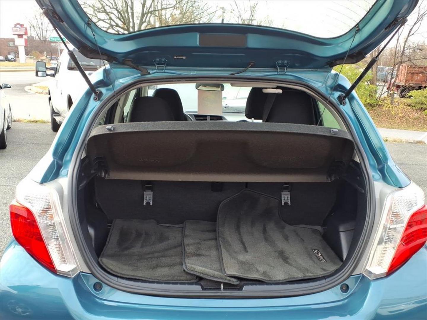 2012 Blazing Blue Pearl Toyota Yaris 5-Door LE (JTDKTUD3XCD) with an 1.5L 1.5L I4 106hp 103ft. lbs. Sequential-Port F.I. engine, 4-Speed Automatic transmission, located at 50 Eastern Blvd., Essex, MD, 21221, (410) 686-3444, 39.304367, -76.484947 - Photo#4