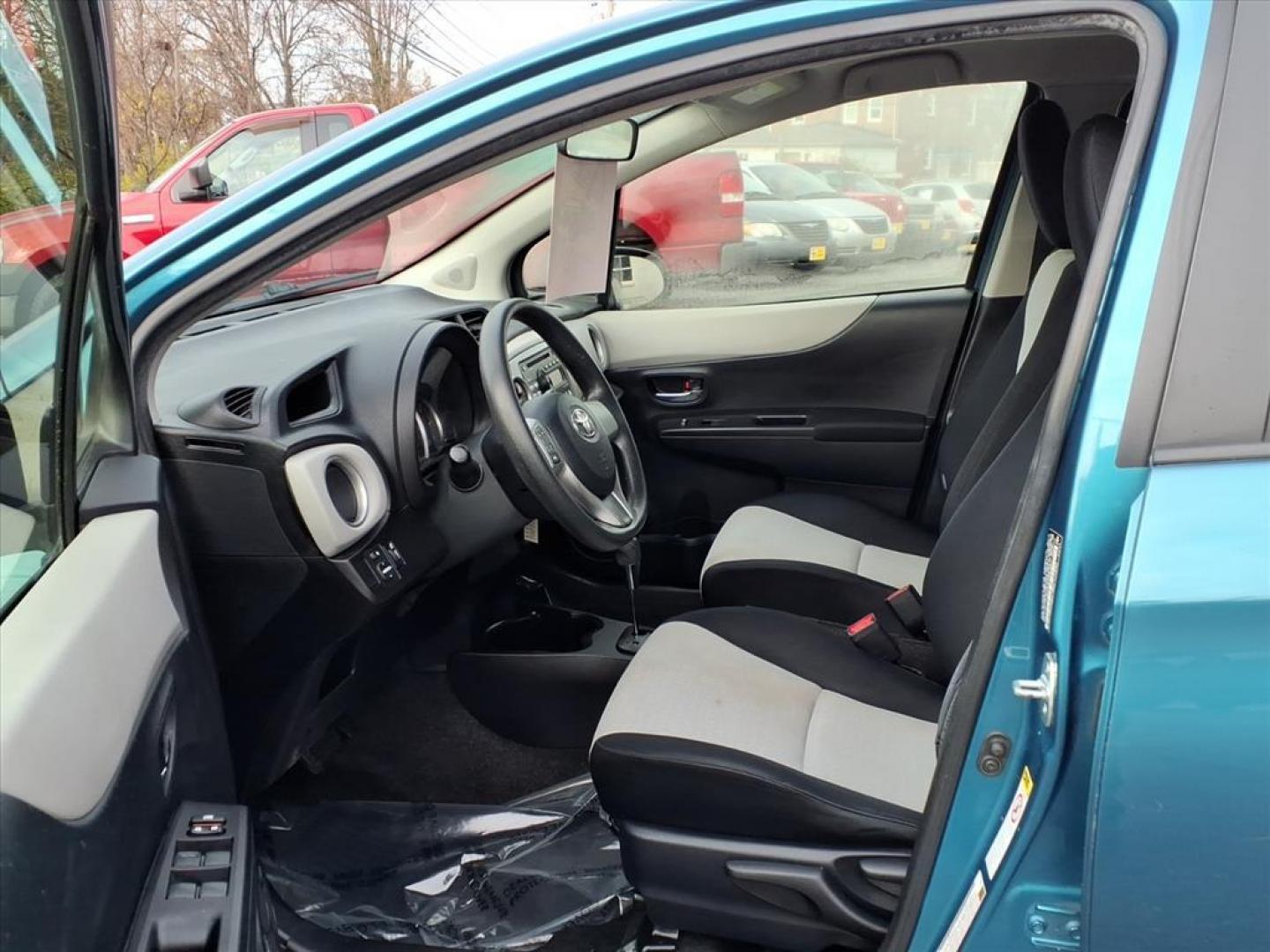 2012 Blazing Blue Pearl Toyota Yaris 5-Door LE (JTDKTUD3XCD) with an 1.5L 1.5L I4 106hp 103ft. lbs. Sequential-Port F.I. engine, 4-Speed Automatic transmission, located at 50 Eastern Blvd., Essex, MD, 21221, (410) 686-3444, 39.304367, -76.484947 - Photo#11