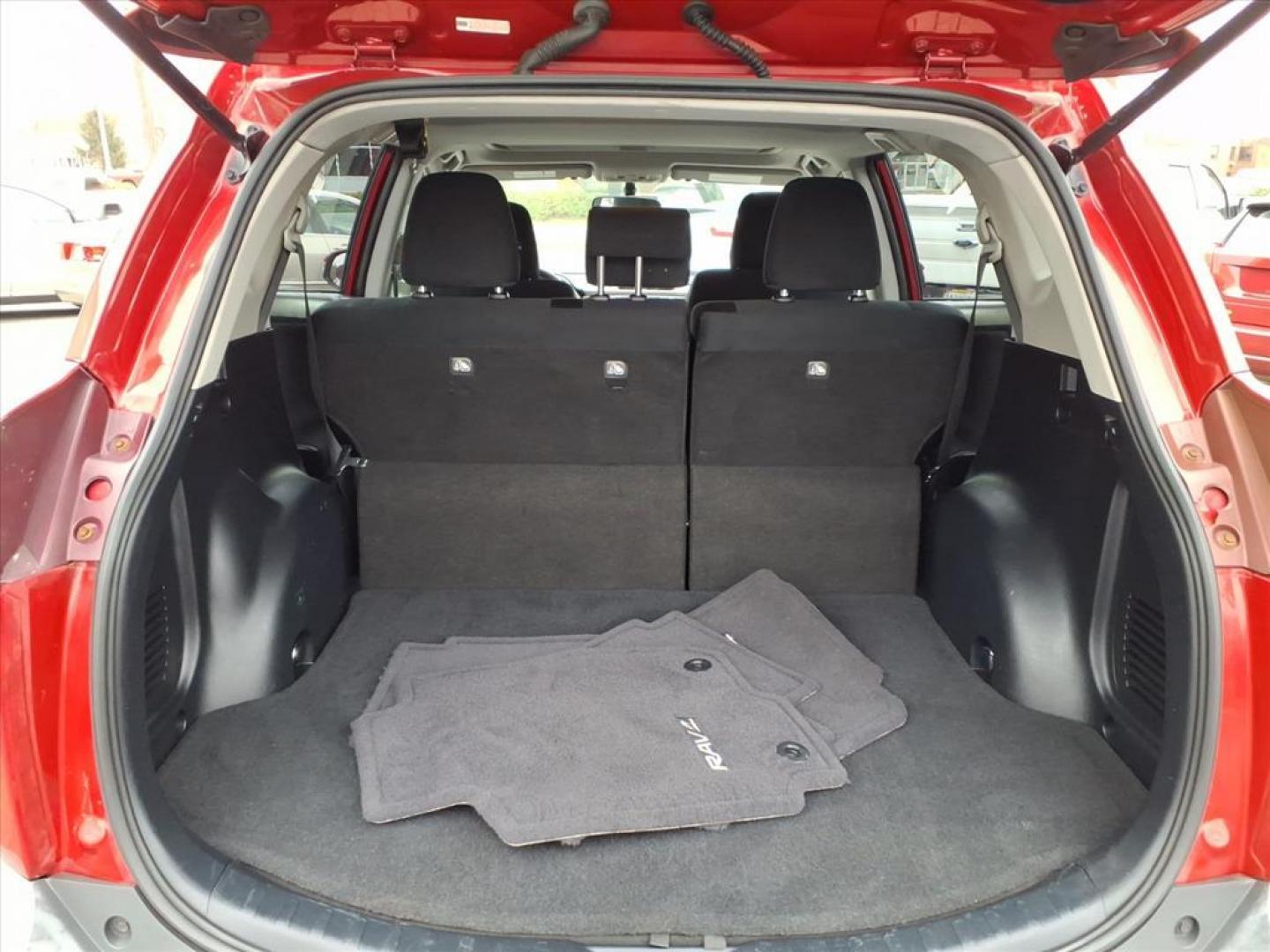 2013 Barcelona Red Metallic Toyota RAV4 XLE (JTMRFREV7DD) with an 2.5L 4 Cylinder Sequential Fuel Injection engine, Automatic transmission, located at 50 Eastern Blvd., Essex, MD, 21221, (410) 686-3444, 39.304367, -76.484947 - Photo#4