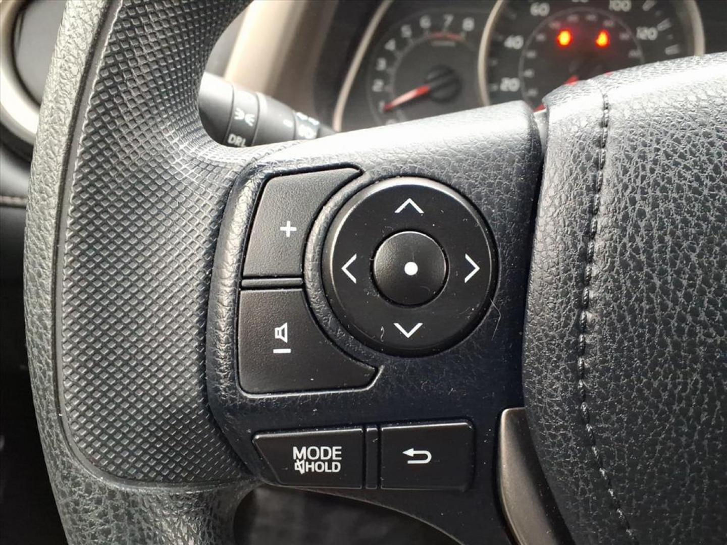 2013 Barcelona Red Metallic Toyota RAV4 XLE (JTMRFREV7DD) with an 2.5L 4 Cylinder Sequential Fuel Injection engine, Automatic transmission, located at 50 Eastern Blvd., Essex, MD, 21221, (410) 686-3444, 39.304367, -76.484947 - Photo#20