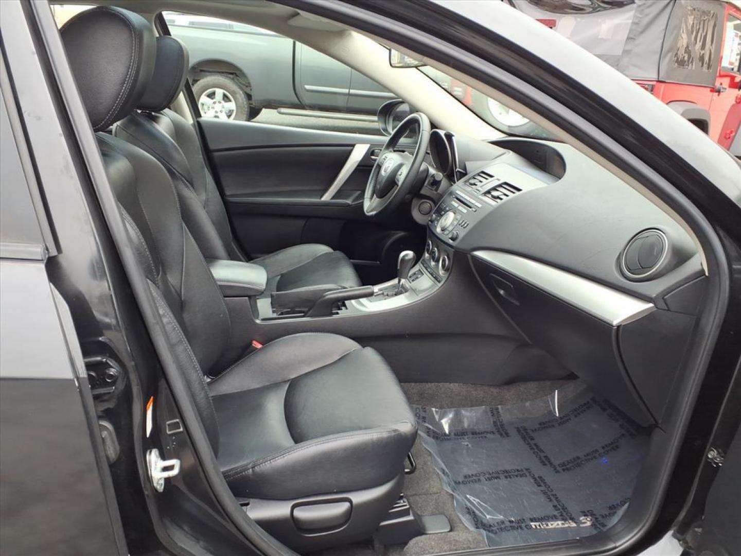 2010 Black Mazda Mazda3 s Grand Touring (JM1BL1S63A1) with an 2.5L 4 Cylinder Sequential-Port F.I. engine, Automatic transmission, located at 50 Eastern Blvd., Essex, MD, 21221, (410) 686-3444, 39.304367, -76.484947 - Photo#17