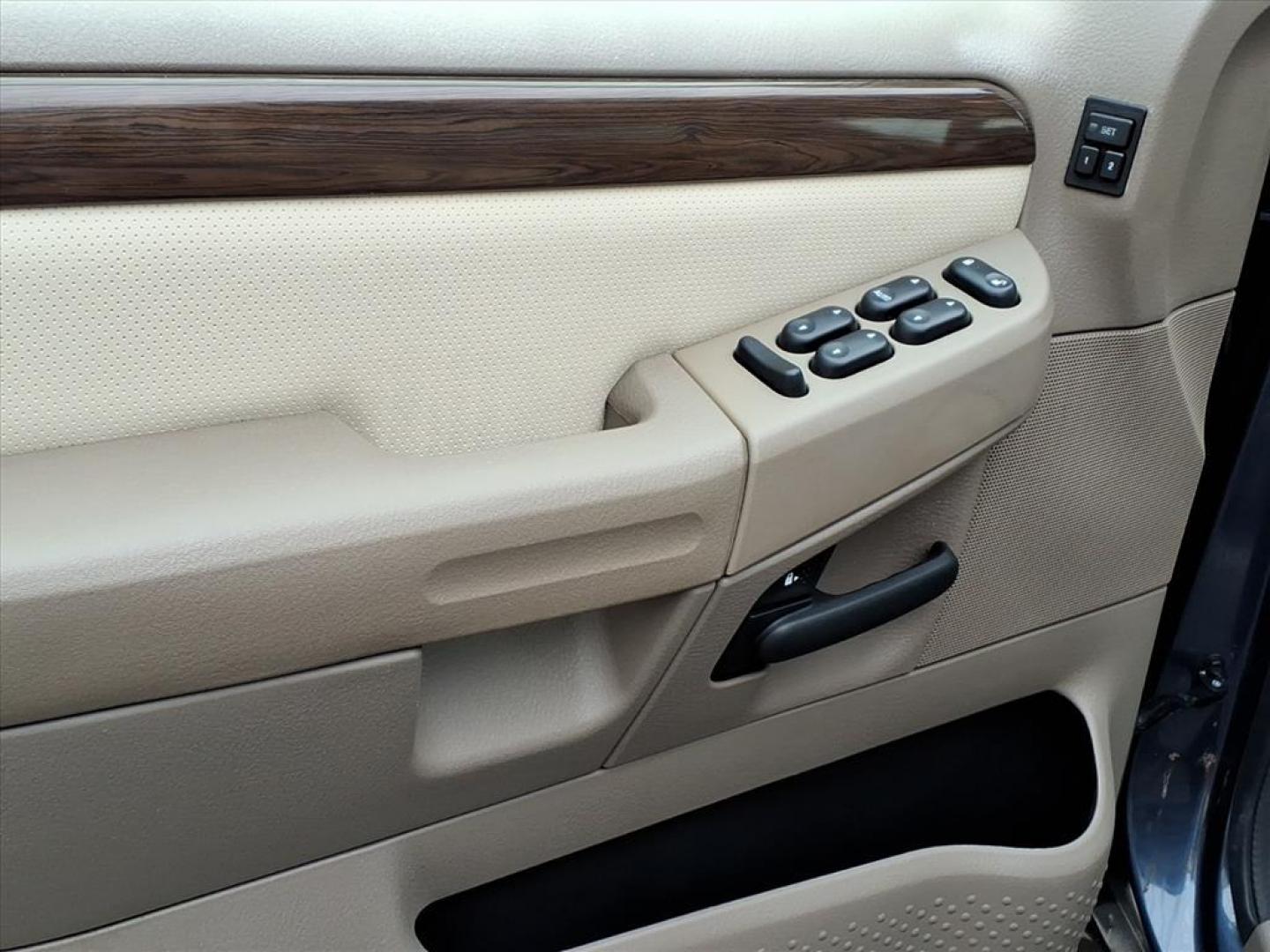 2004 Medium Wedgewood Blue Clearcoat Ford Explorer Eddie Bauer (1FMDU74K14U) with an 4.0L 6 Cylinder Fuel Injected engine, Automatic transmission, located at 50 Eastern Blvd., Essex, MD, 21221, (410) 686-3444, 39.304367, -76.484947 - Photo#11