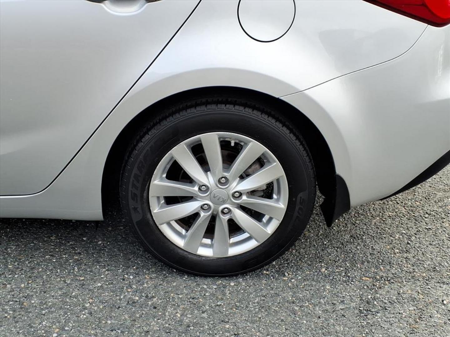 2015 Bright Silver Kia Forte EX (KNAFX4A84F5) with an 2.0L 4 Cylinder Fuel Injected engine, Automatic transmission, located at 50 Eastern Blvd., Essex, MD, 21221, (410) 686-3444, 39.304367, -76.484947 - Photo#8