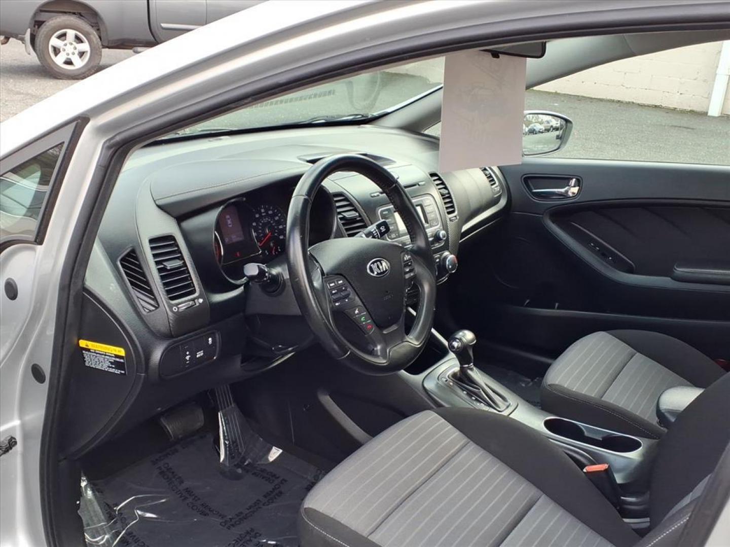 2015 Bright Silver Kia Forte EX (KNAFX4A84F5) with an 2.0L 4 Cylinder Fuel Injected engine, Automatic transmission, located at 50 Eastern Blvd., Essex, MD, 21221, (410) 686-3444, 39.304367, -76.484947 - Photo#10