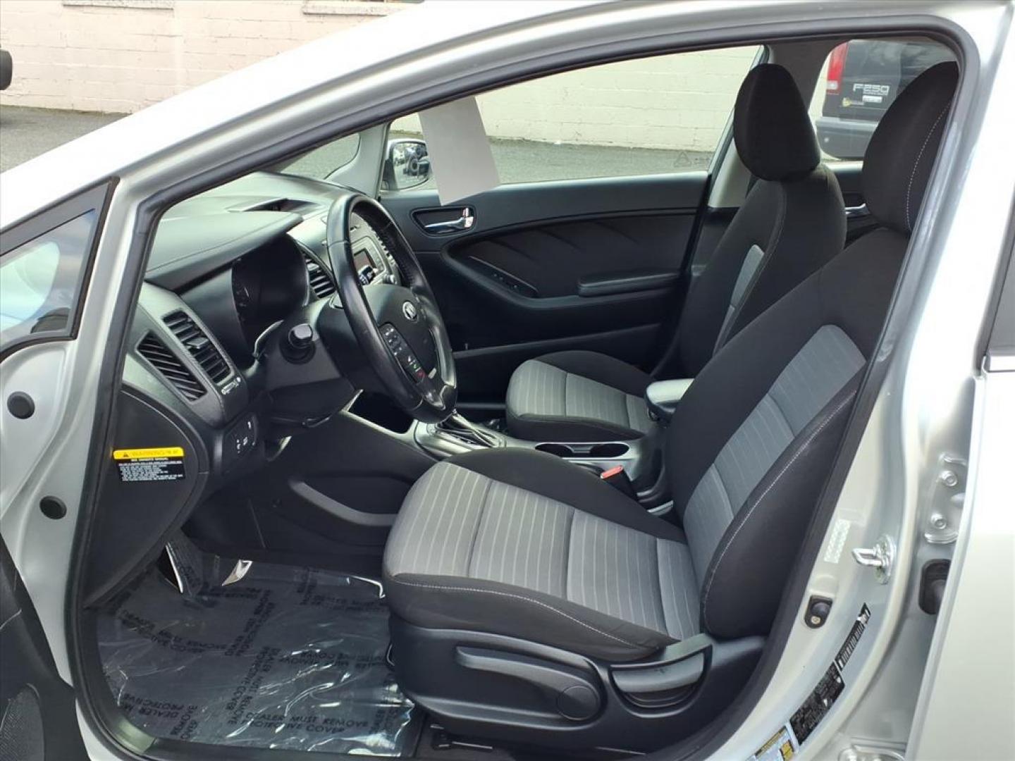 2015 Bright Silver Kia Forte EX (KNAFX4A84F5) with an 2.0L 4 Cylinder Fuel Injected engine, Automatic transmission, located at 50 Eastern Blvd., Essex, MD, 21221, (410) 686-3444, 39.304367, -76.484947 - Photo#11