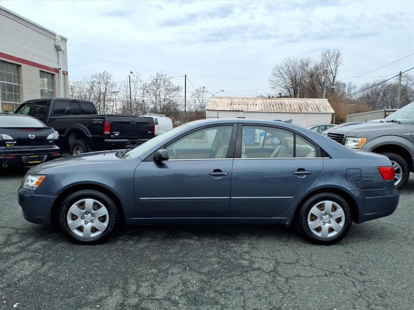 2009 Slate Blue Hyundai SONATA GLS (5NPET46C79H) with an 2.4L 4 Cylinder Fuel Injected engine, Automatic transmission, located at 50 Eastern Blvd., Essex, MD, 21221, (410) 686-3444, 39.304367, -76.484947 - Photo#1