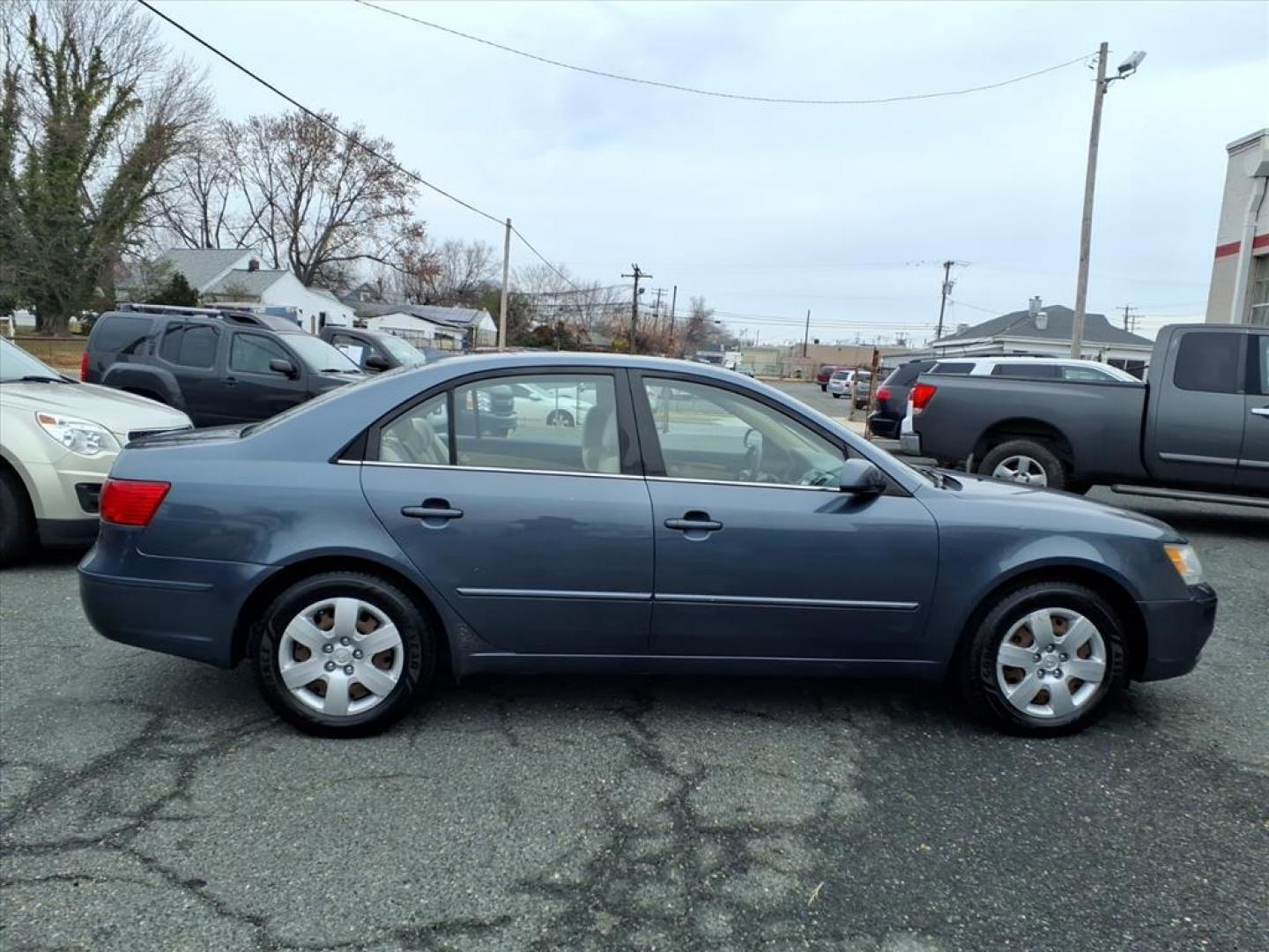 2009 Slate Blue Hyundai SONATA GLS (5NPET46C79H) with an 2.4L 4 Cylinder Fuel Injected engine, Automatic transmission, located at 50 Eastern Blvd., Essex, MD, 21221, (410) 686-3444, 39.304367, -76.484947 - Photo#5