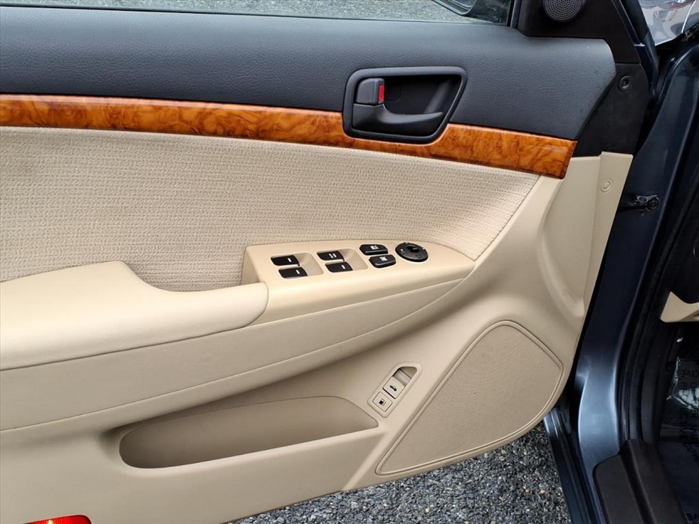 2009 Slate Blue Hyundai SONATA GLS (5NPET46C79H) with an 2.4L 4 Cylinder Fuel Injected engine, Automatic transmission, located at 50 Eastern Blvd., Essex, MD, 21221, (410) 686-3444, 39.304367, -76.484947 - Photo#8