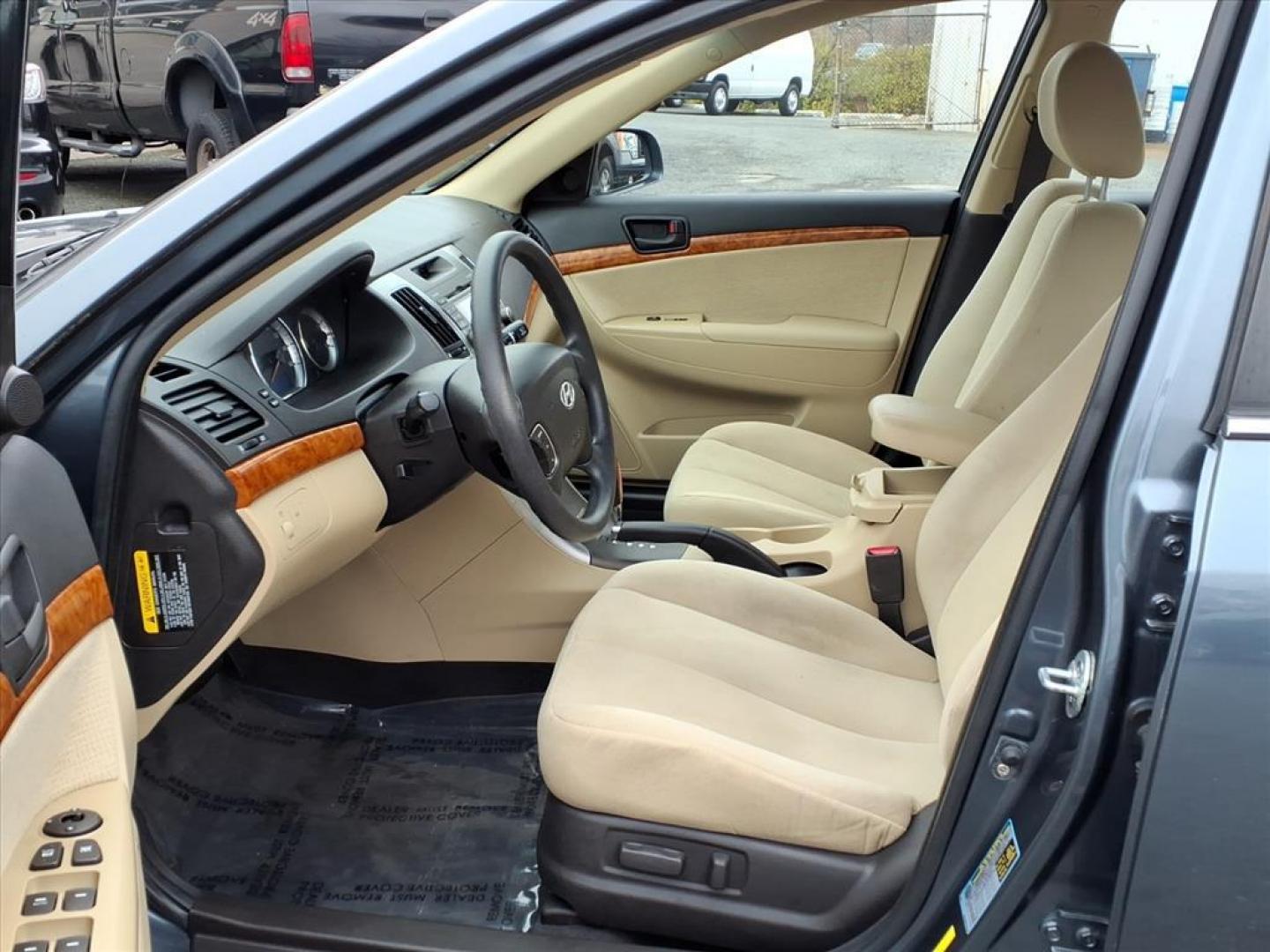 2009 Slate Blue Hyundai SONATA GLS (5NPET46C79H) with an 2.4L 4 Cylinder Fuel Injected engine, Automatic transmission, located at 50 Eastern Blvd., Essex, MD, 21221, (410) 686-3444, 39.304367, -76.484947 - Photo#10