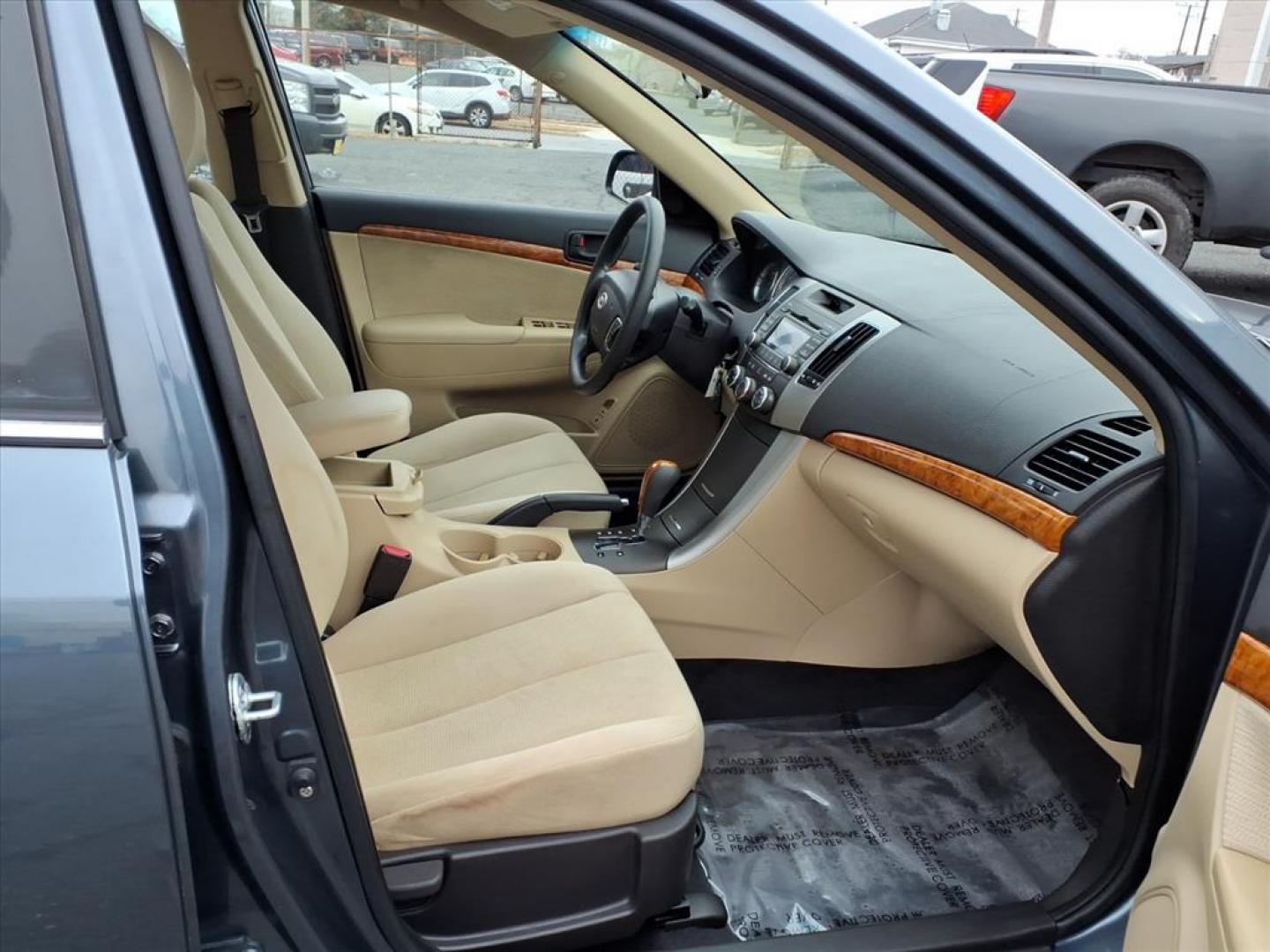 2009 Slate Blue Hyundai SONATA GLS (5NPET46C79H) with an 2.4L 4 Cylinder Fuel Injected engine, Automatic transmission, located at 50 Eastern Blvd., Essex, MD, 21221, (410) 686-3444, 39.304367, -76.484947 - Photo#15