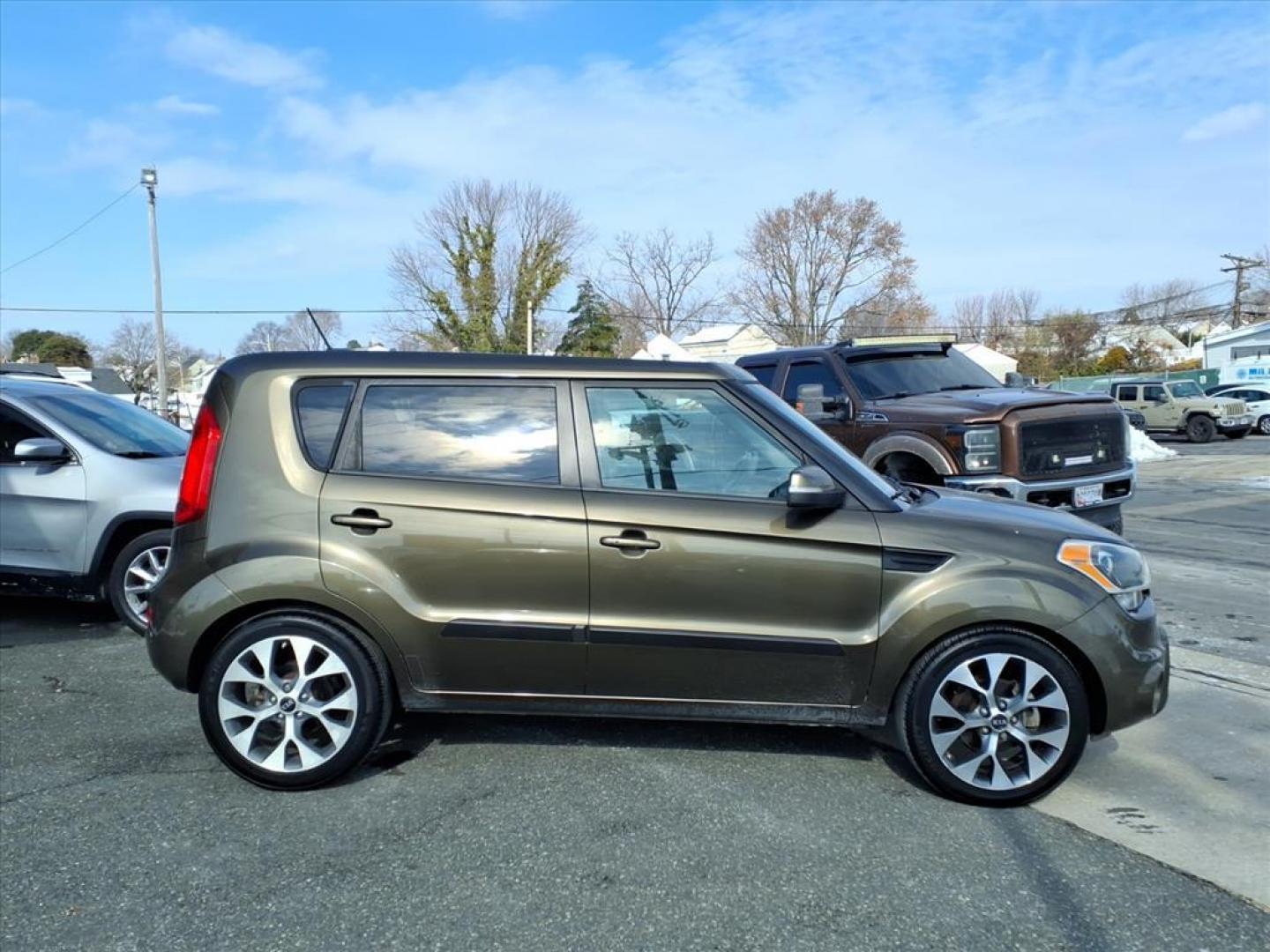 2013 Dune Kia Soul ! (KNDJT2A66D7) with an 2.0L 2.0L I4 164hp 148ft. lbs. Sequential-Port F.I. engine, 6-Speed Shiftable Automatic transmission, located at 50 Eastern Blvd., Essex, MD, 21221, (410) 686-3444, 39.304367, -76.484947 - Photo#6