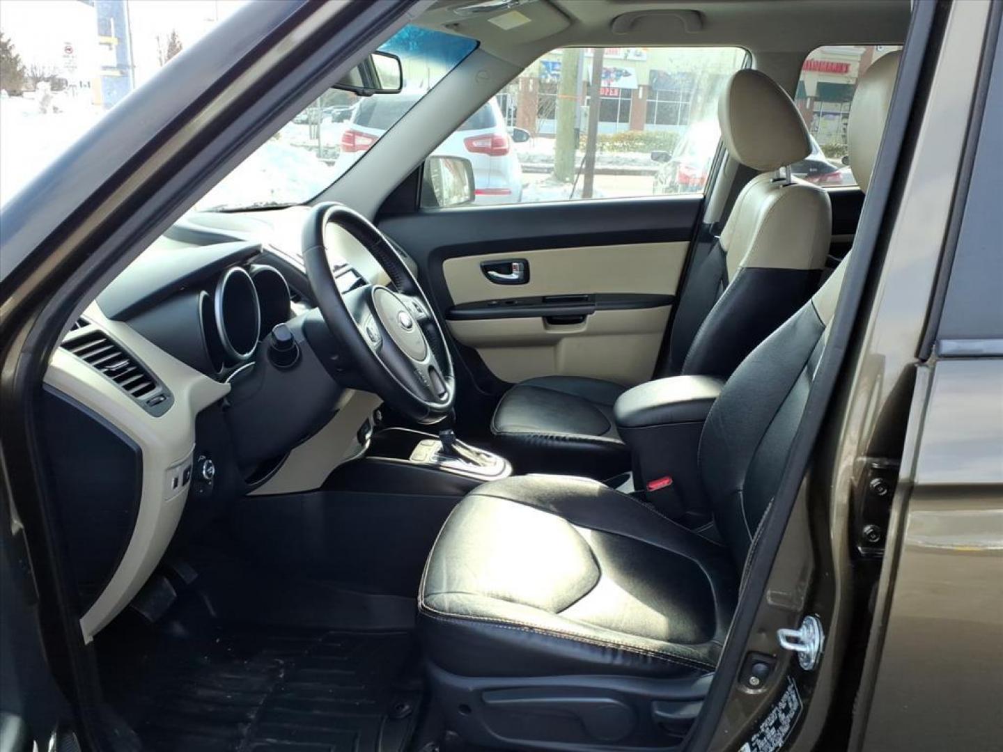 2013 Dune Kia Soul ! (KNDJT2A66D7) with an 2.0L 2.0L I4 164hp 148ft. lbs. Sequential-Port F.I. engine, 6-Speed Shiftable Automatic transmission, located at 50 Eastern Blvd., Essex, MD, 21221, (410) 686-3444, 39.304367, -76.484947 - Photo#12