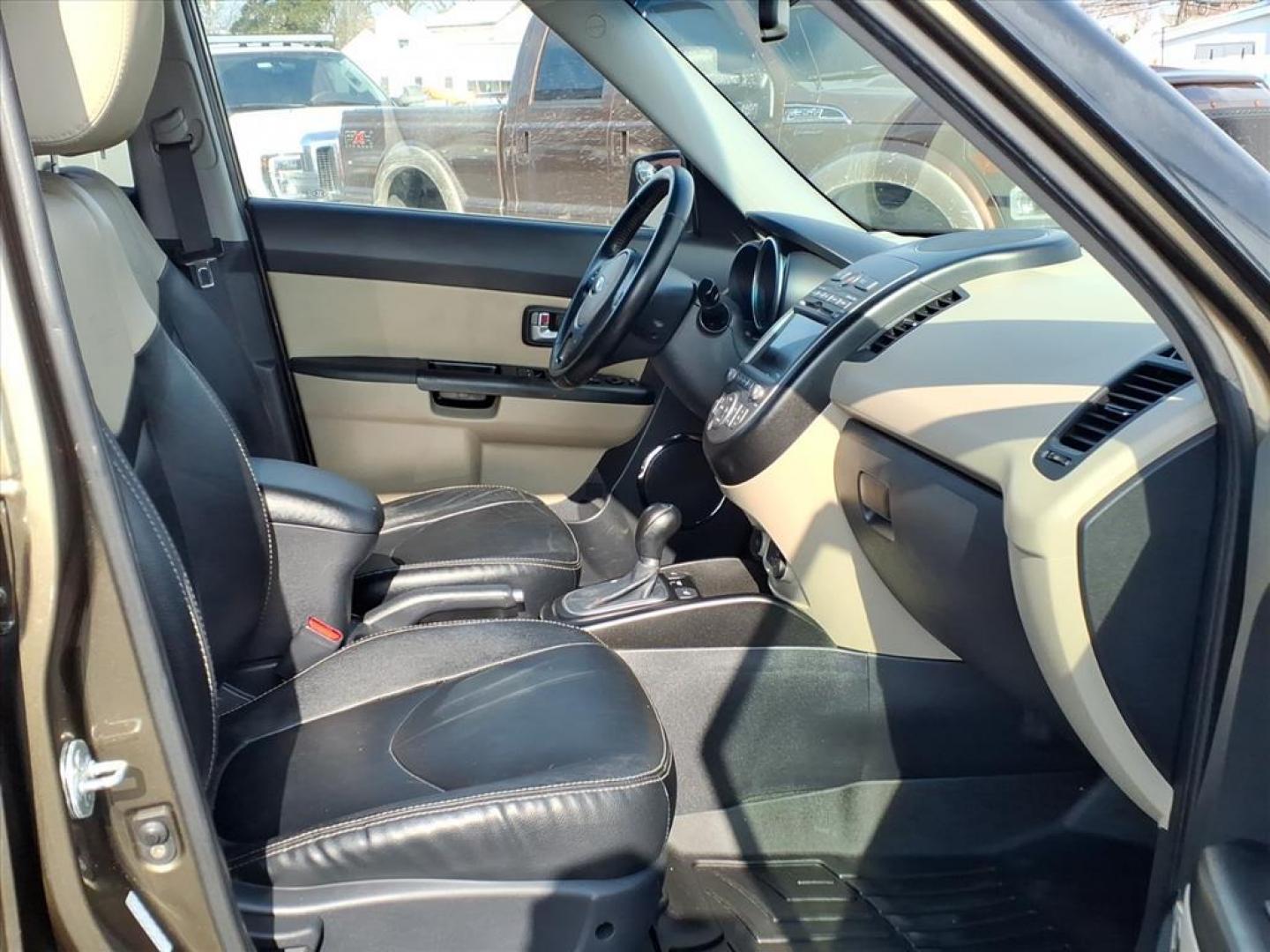 2013 Dune Kia Soul ! (KNDJT2A66D7) with an 2.0L 2.0L I4 164hp 148ft. lbs. Sequential-Port F.I. engine, 6-Speed Shiftable Automatic transmission, located at 50 Eastern Blvd., Essex, MD, 21221, (410) 686-3444, 39.304367, -76.484947 - Photo#18