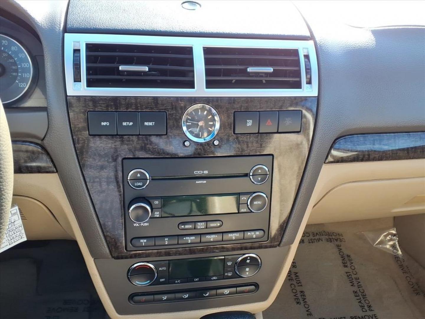 2009 Tuxedo Black Clearcoat Metallic Mercury Milan V6 Premier (3MEHM08109R) with an 3.0L 6 Cylinder Sequential-Port F.I. engine, Automatic transmission, located at 50 Eastern Blvd., Essex, MD, 21221, (410) 686-3444, 39.304367, -76.484947 - Photo#12