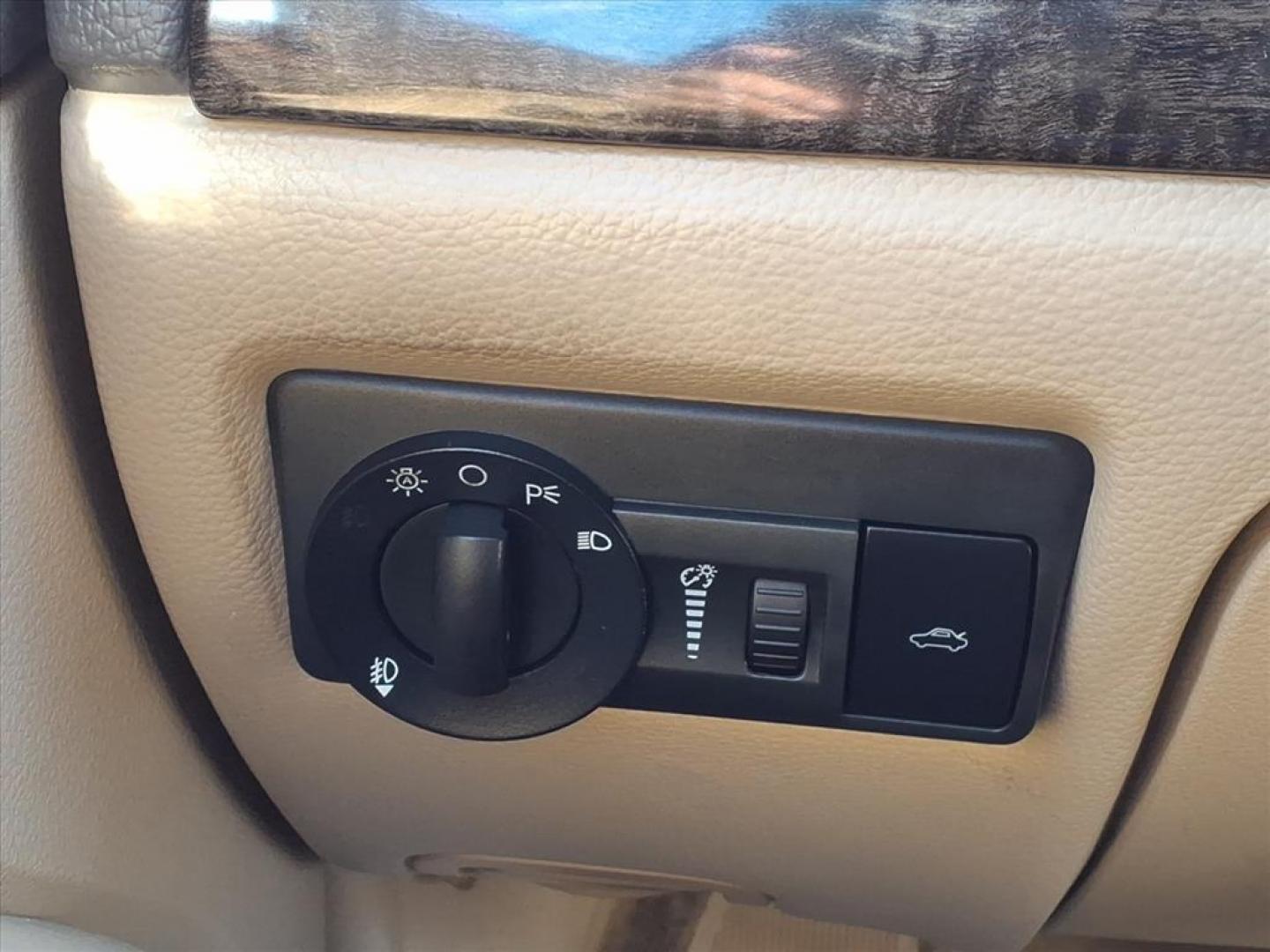 2009 Tuxedo Black Clearcoat Metallic Mercury Milan V6 Premier (3MEHM08109R) with an 3.0L 6 Cylinder Sequential-Port F.I. engine, Automatic transmission, located at 50 Eastern Blvd., Essex, MD, 21221, (410) 686-3444, 39.304367, -76.484947 - Photo#17